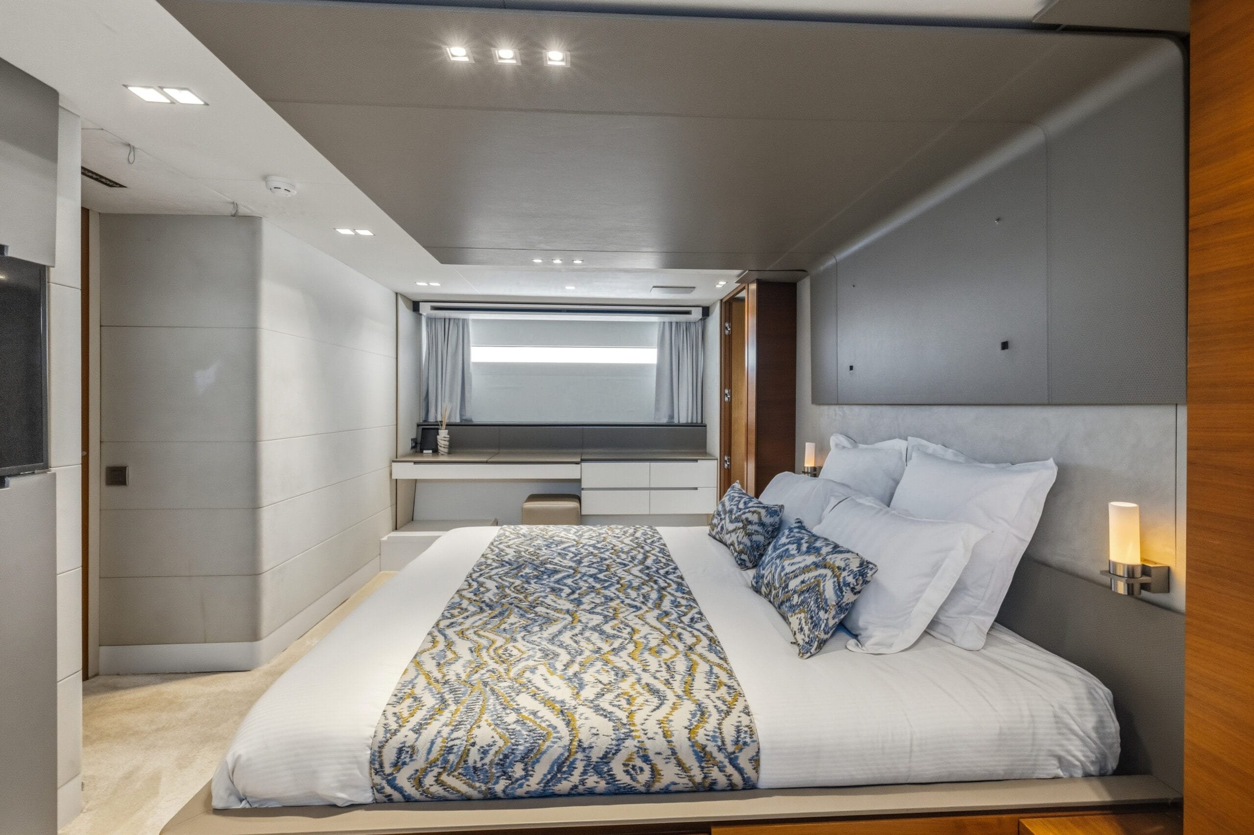 RIVIERA SUN yacht detail photo