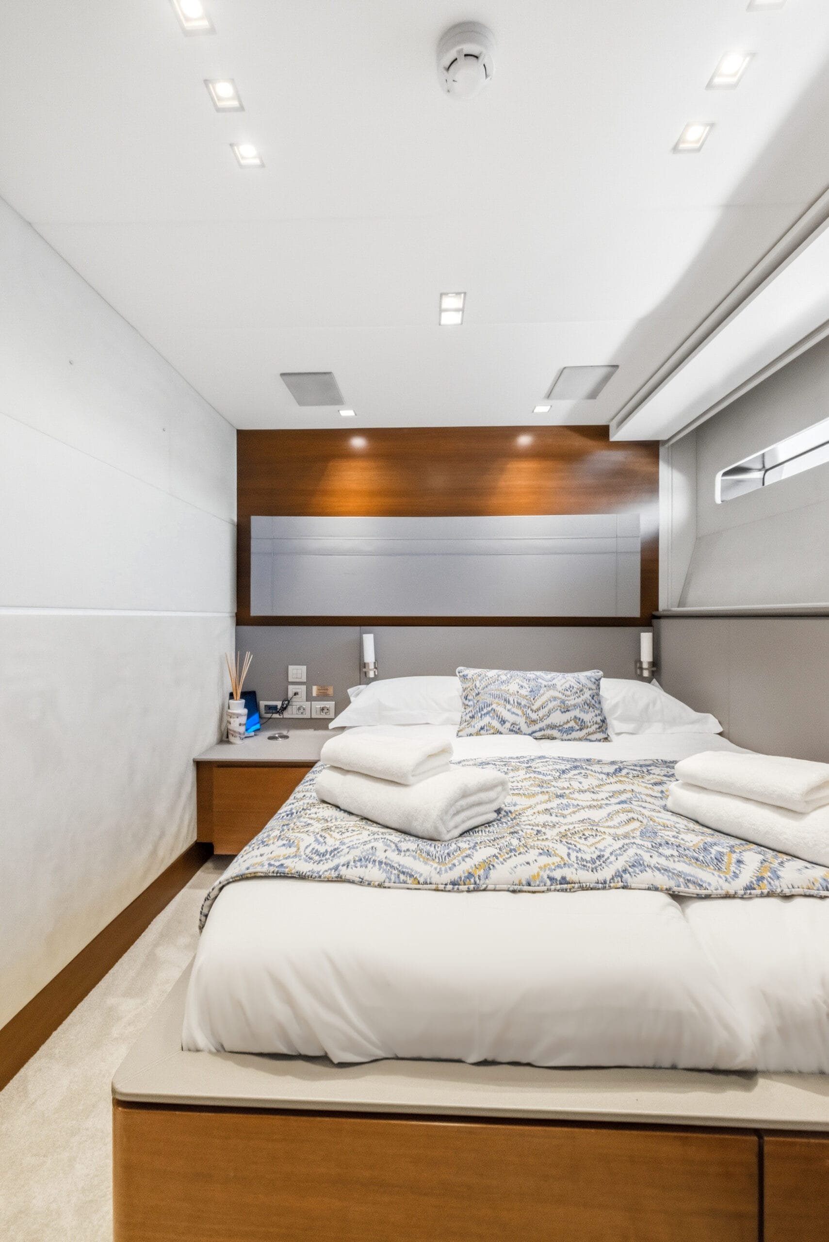 RIVIERA SUN yacht detail photo