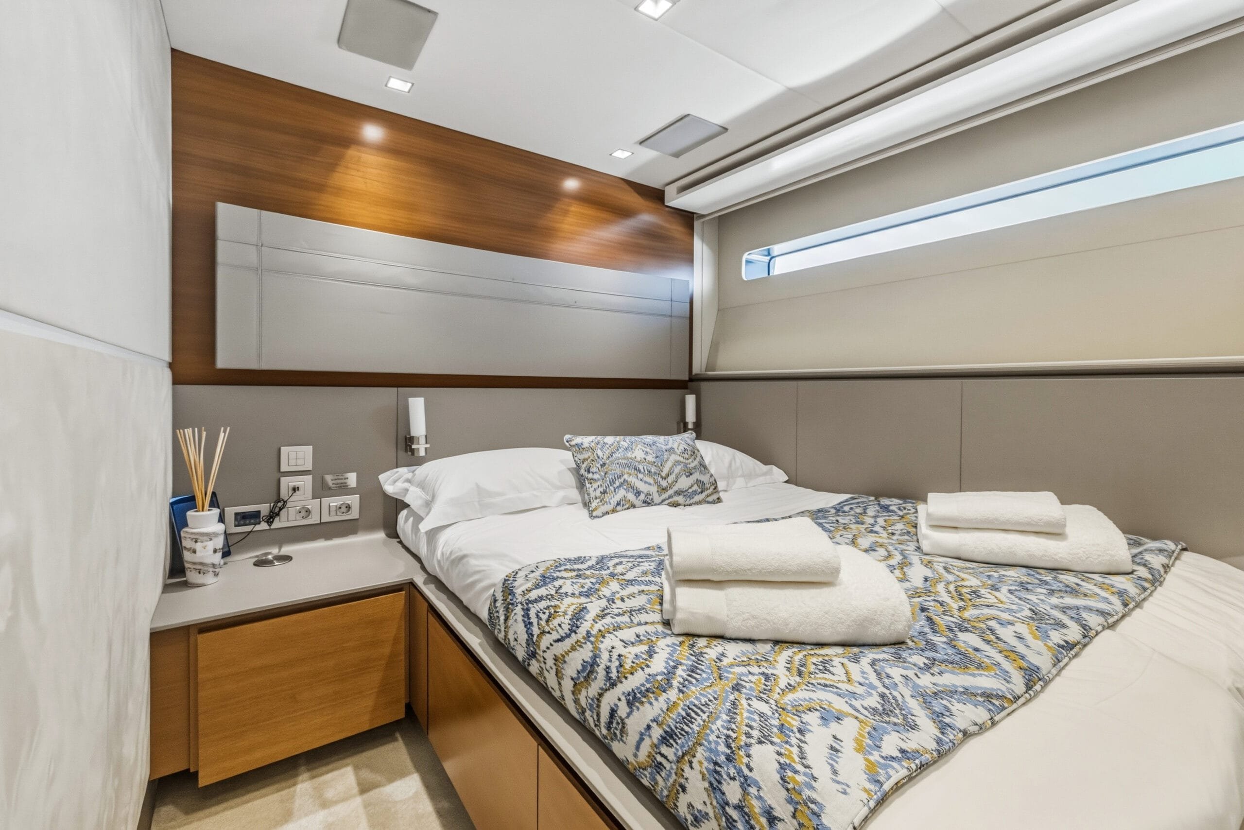 RIVIERA SUN yacht detail photo