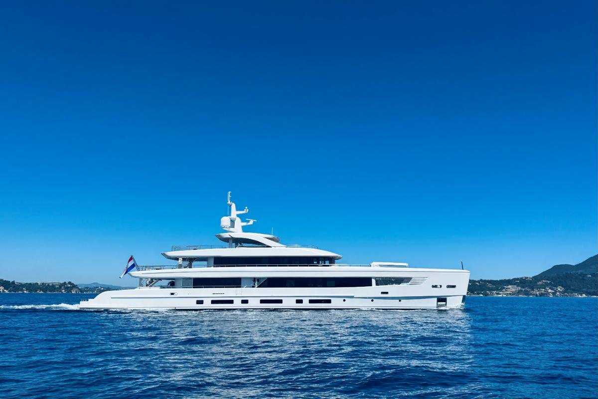 ORIY yacht exterior profile