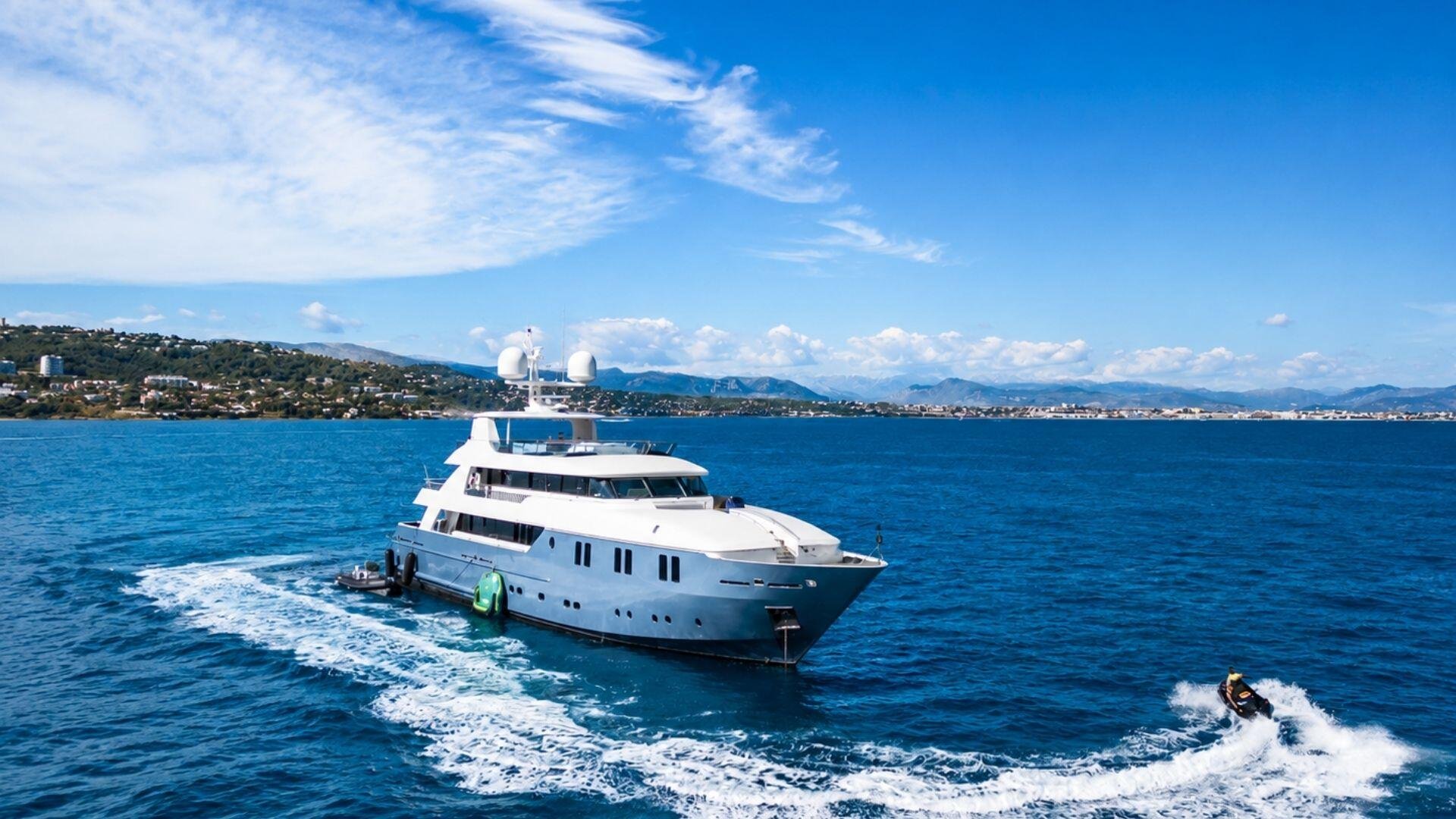 IRAMA yacht exterior profile