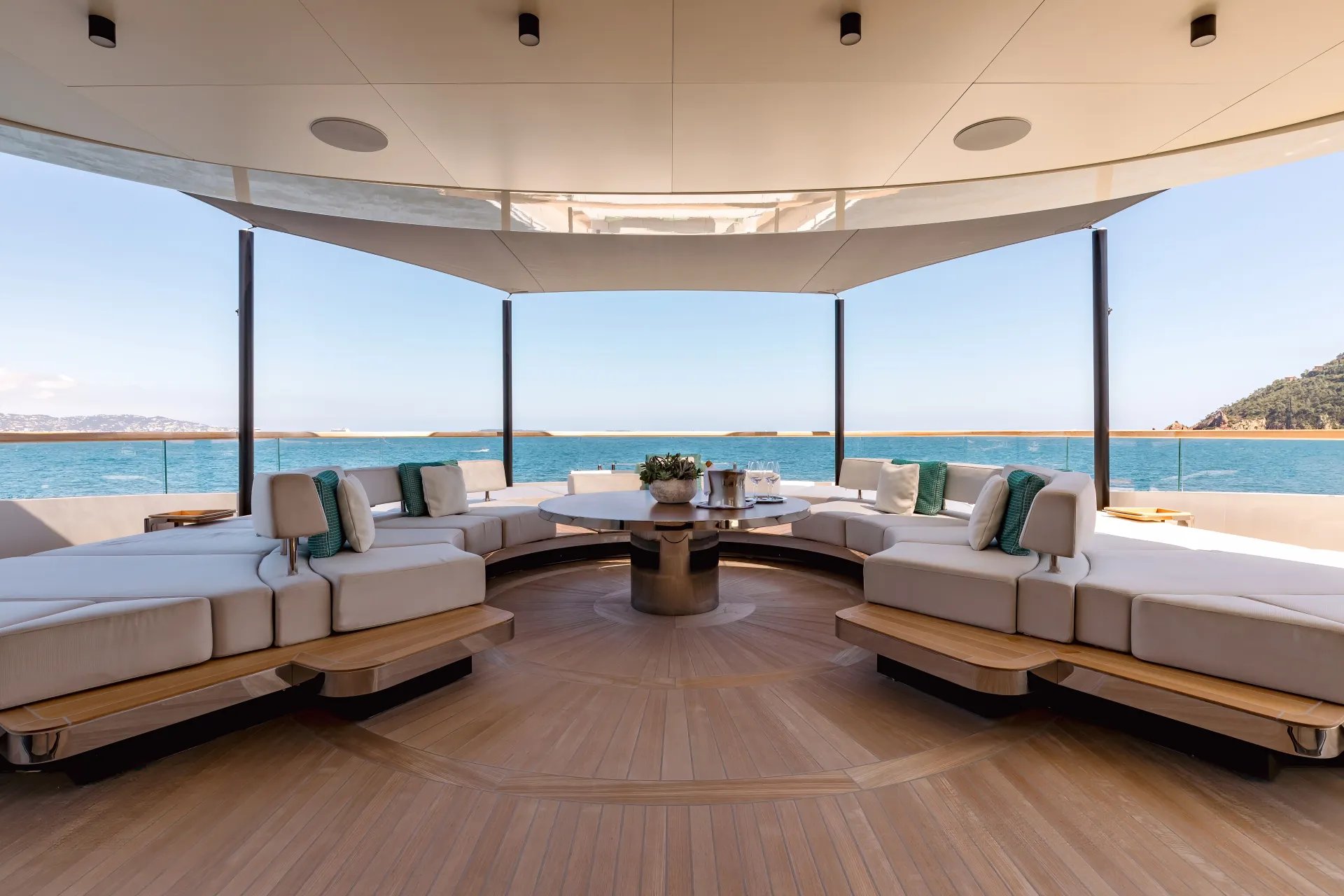 C yacht detail photo