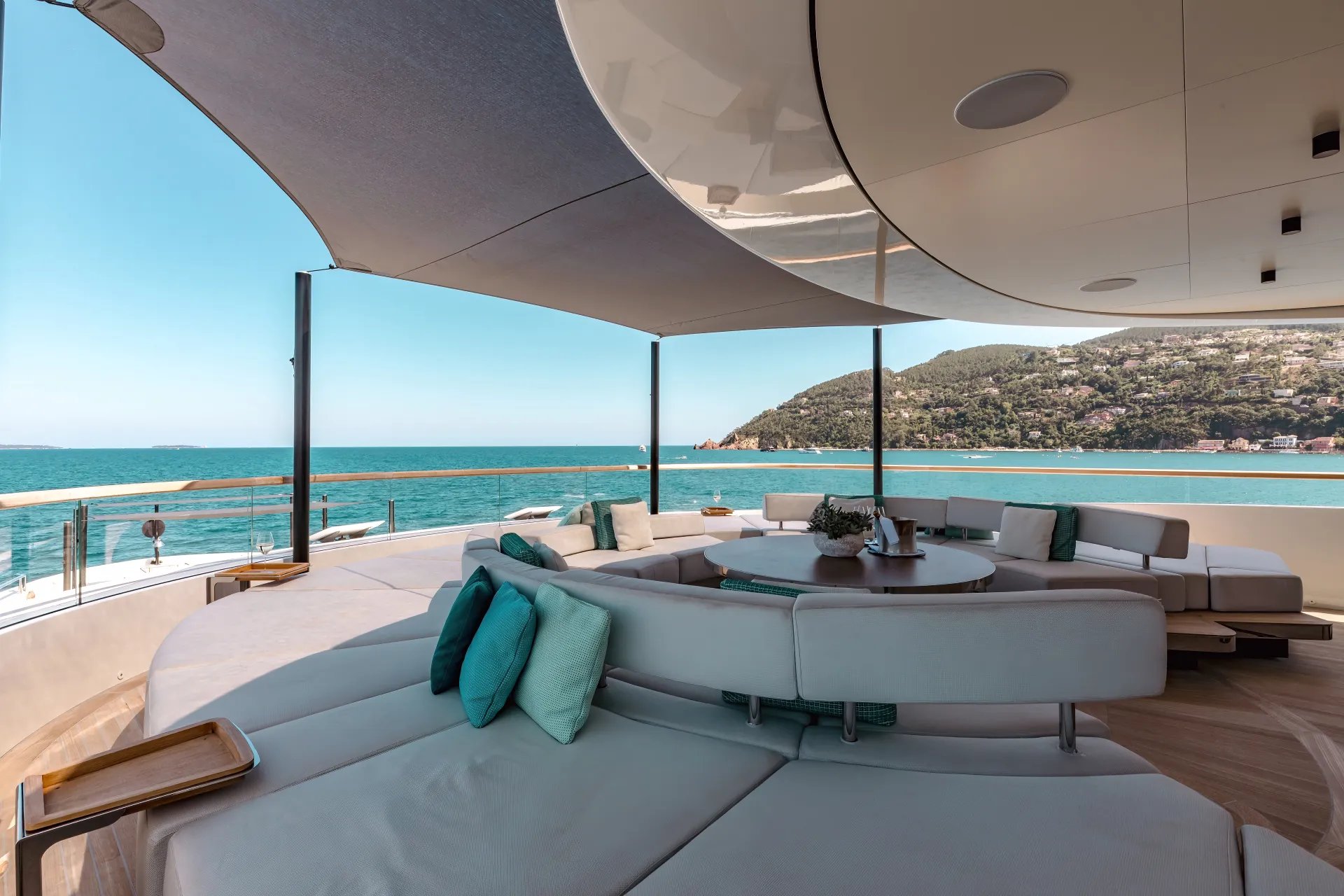 C yacht detail photo