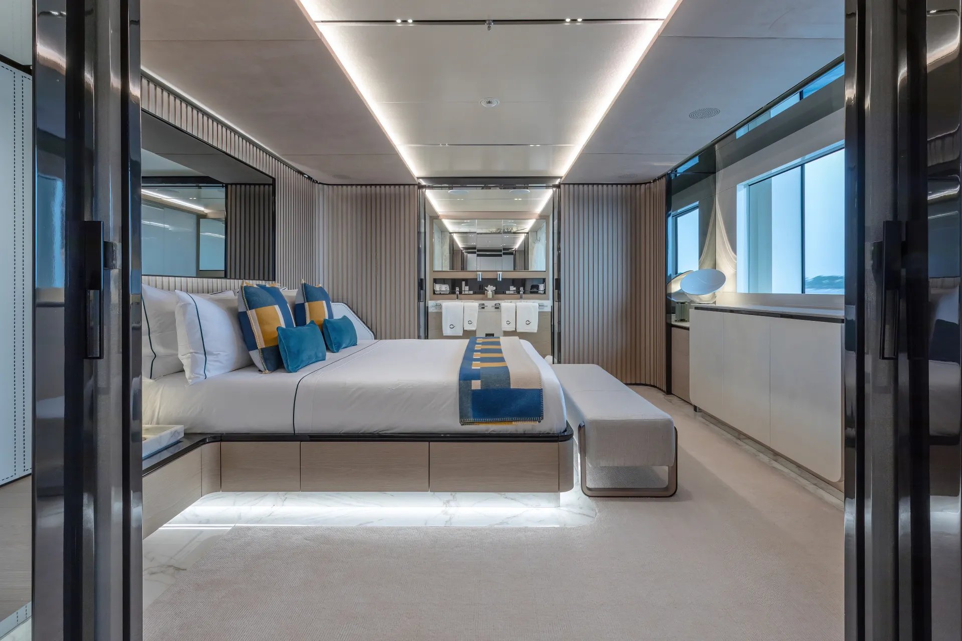 C yacht detail photo
