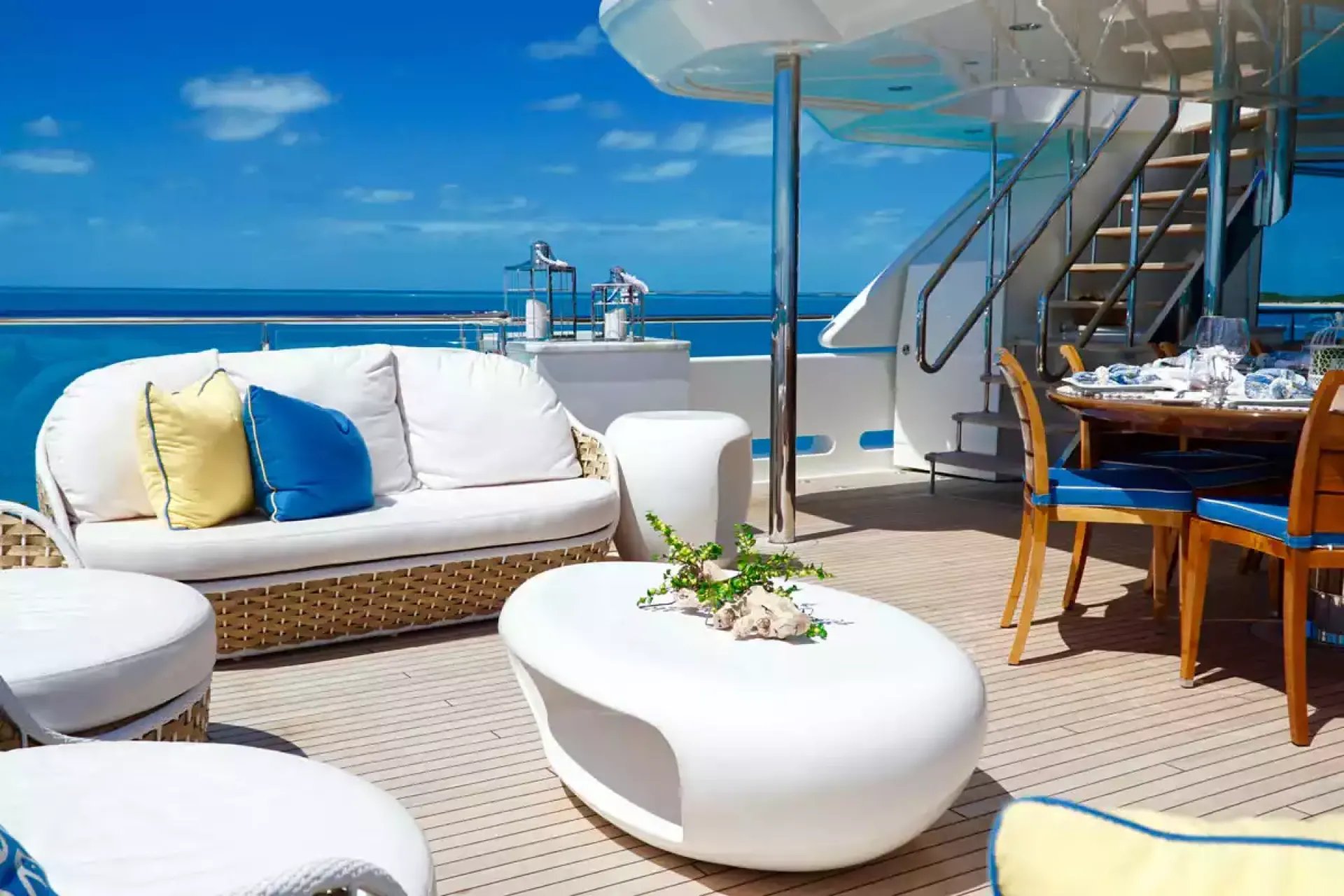 TRENDING yacht detail photo