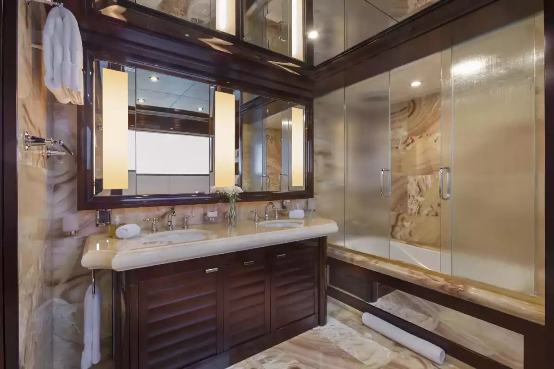 TRENDING yacht detail photo