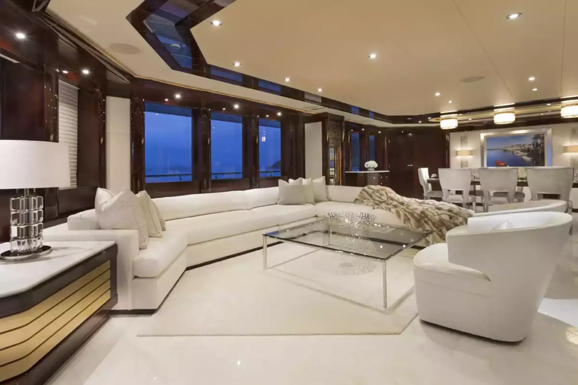 TRENDING yacht detail photo