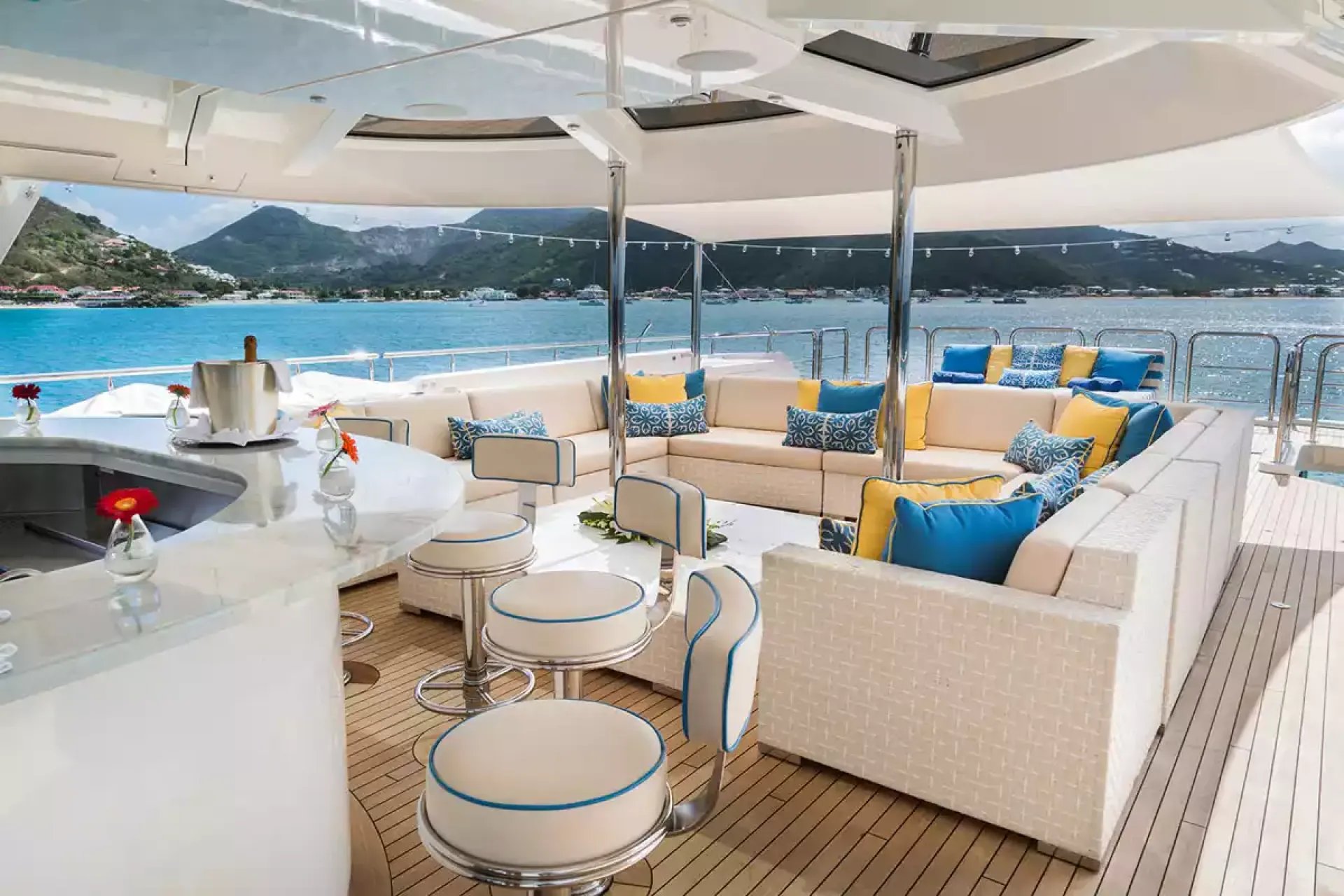 TRENDING yacht detail photo