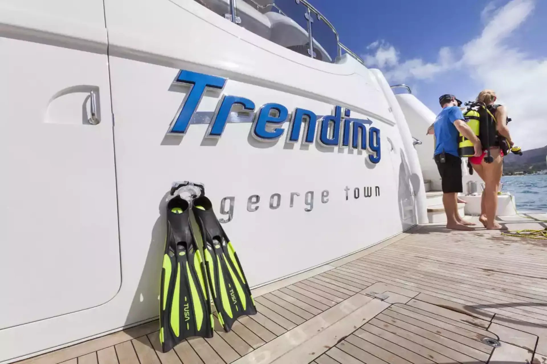 TRENDING yacht detail photo
