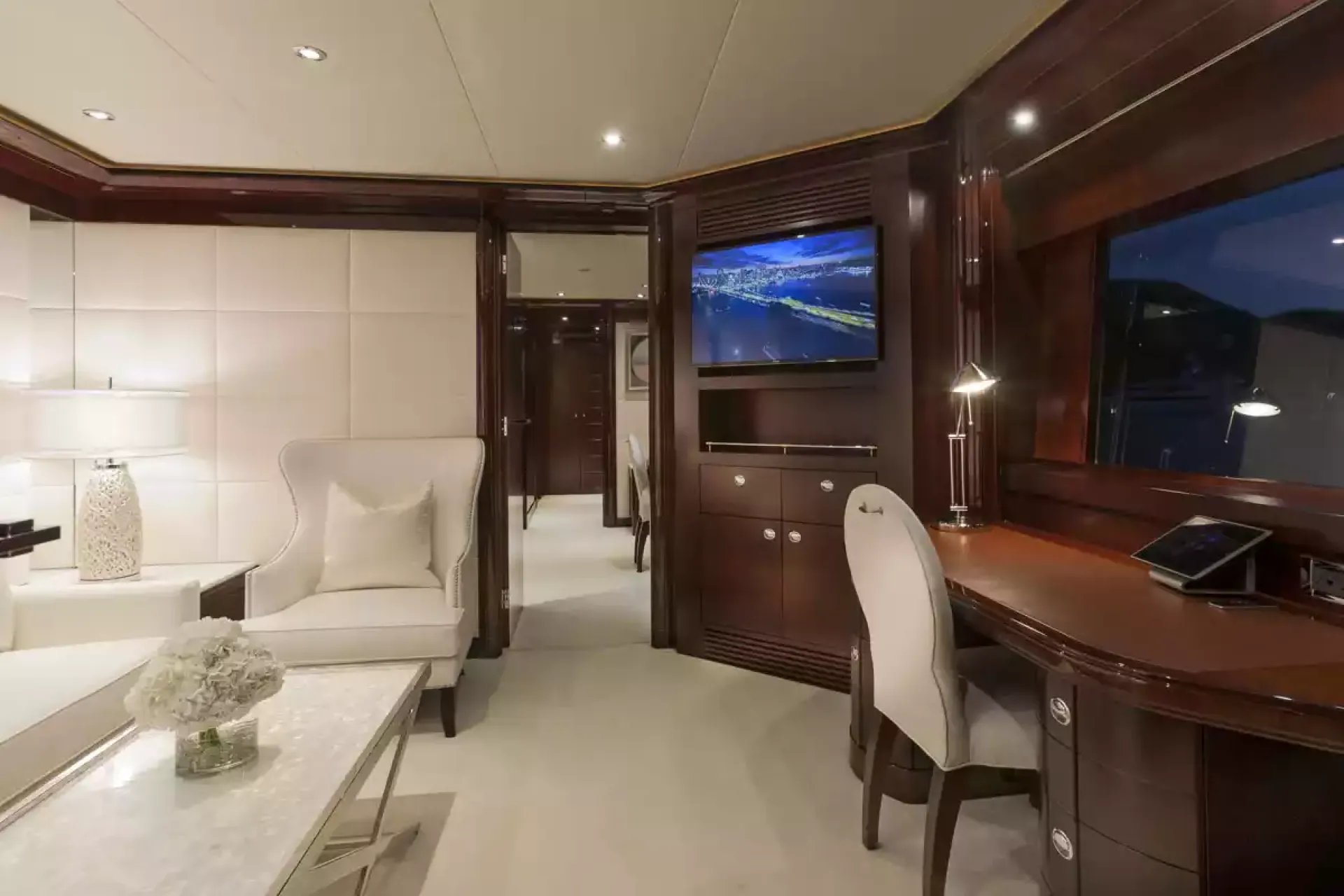 TRENDING yacht detail photo