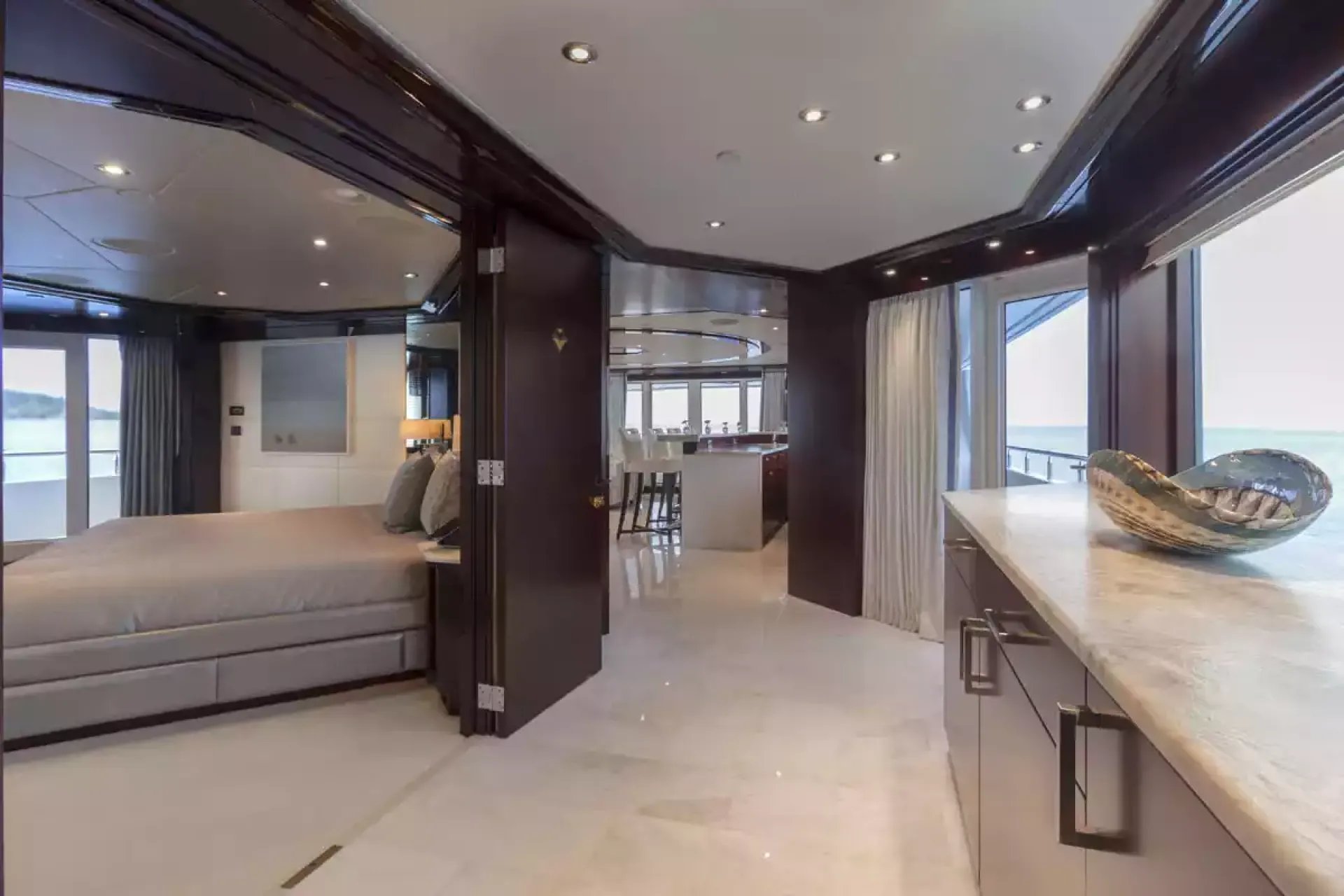 TRENDING yacht detail photo