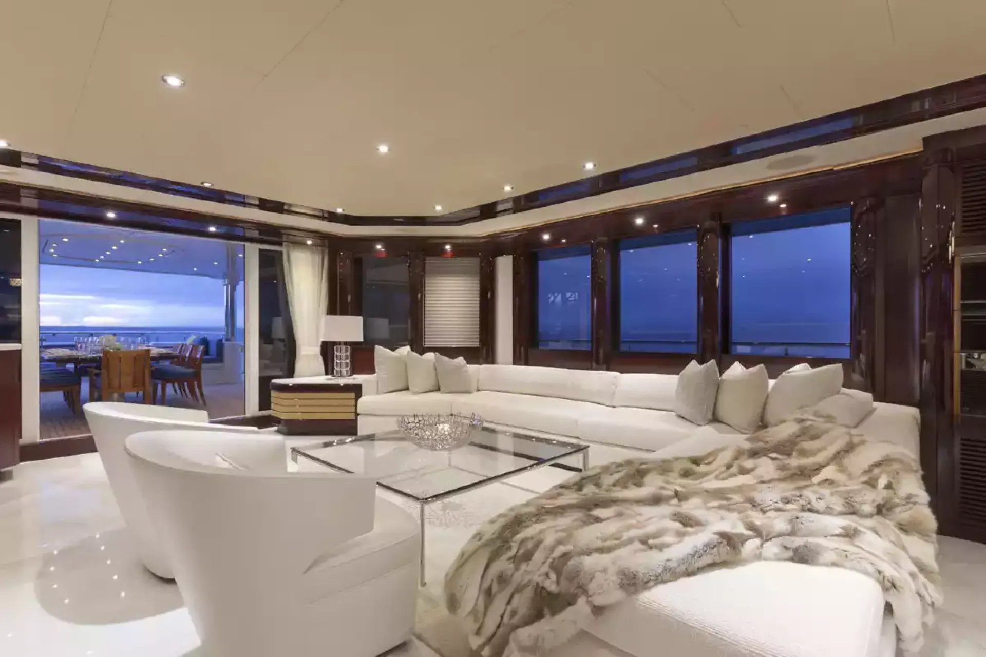 TRENDING yacht detail photo