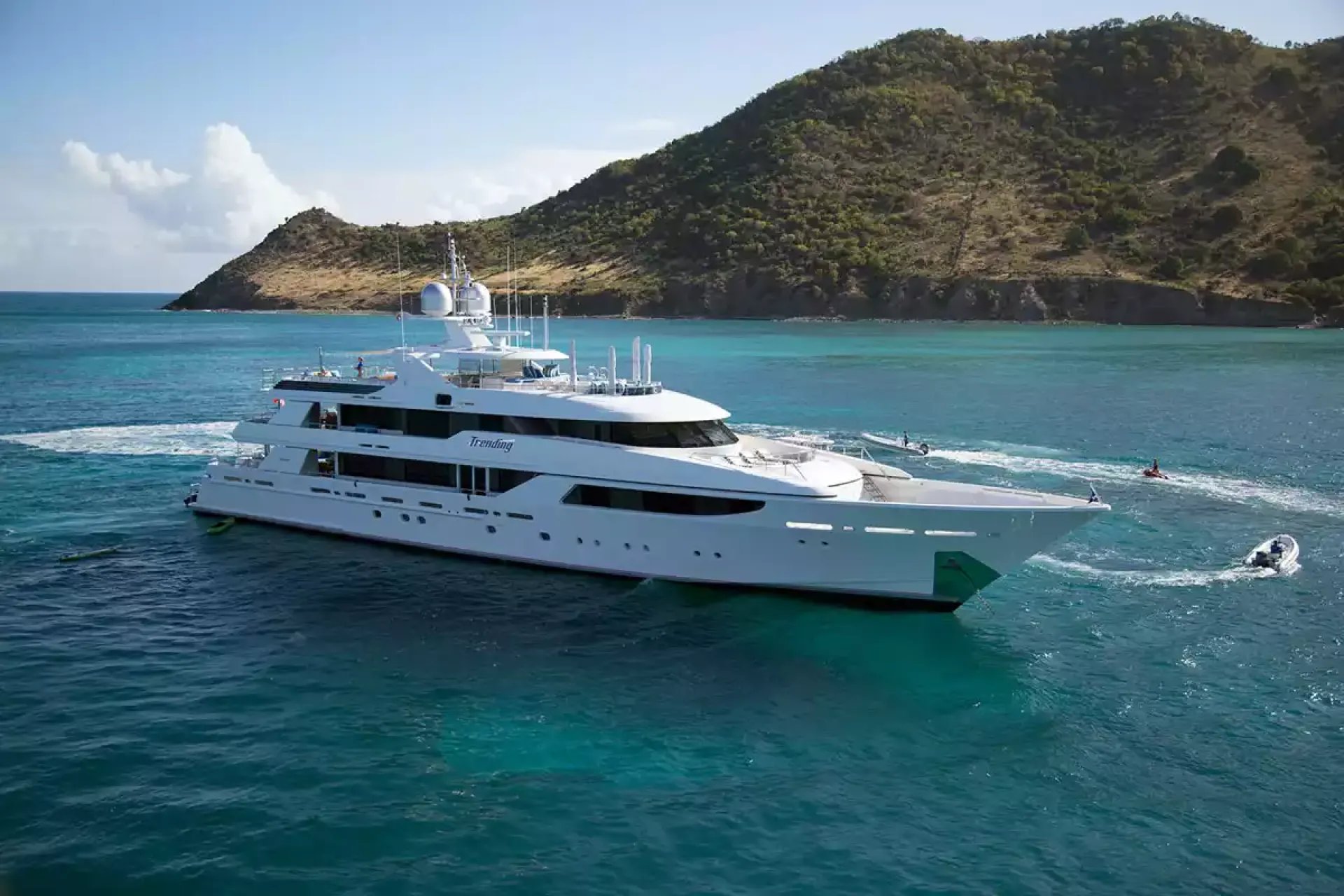 TRENDING yacht exterior profile