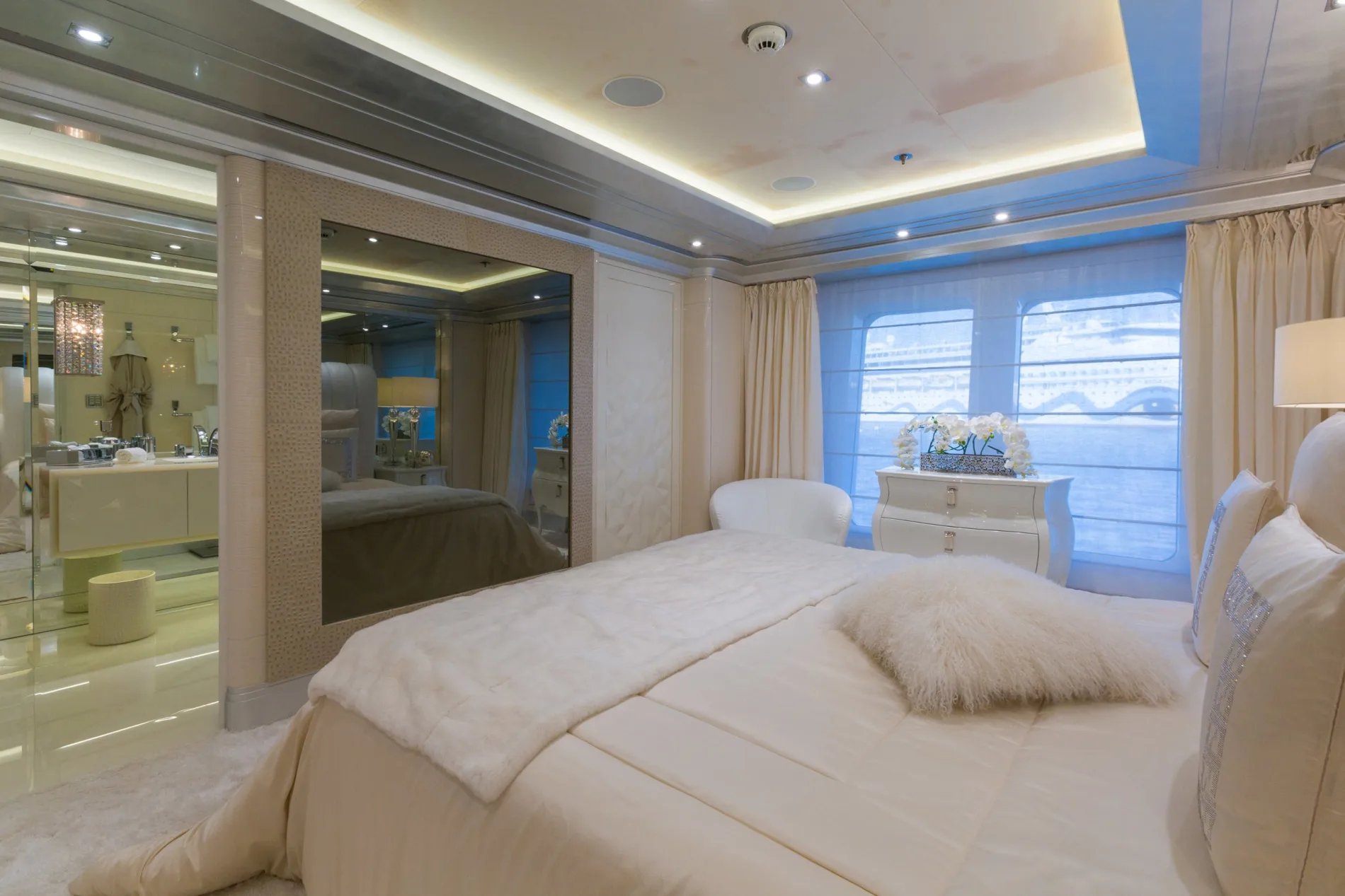 LADY LARA yacht detail photo