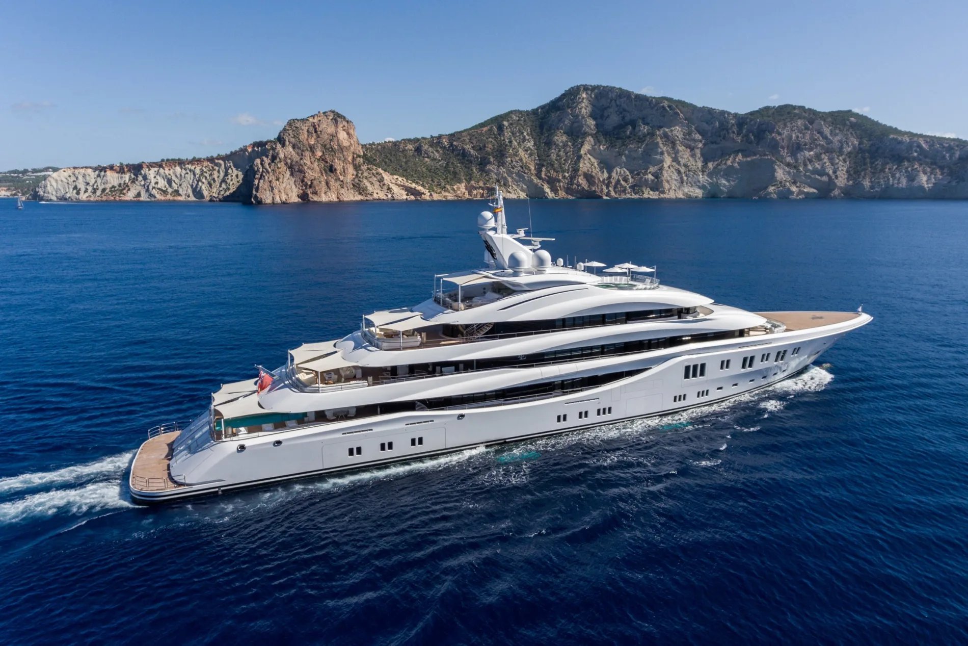 LADY LARA yacht exterior profile