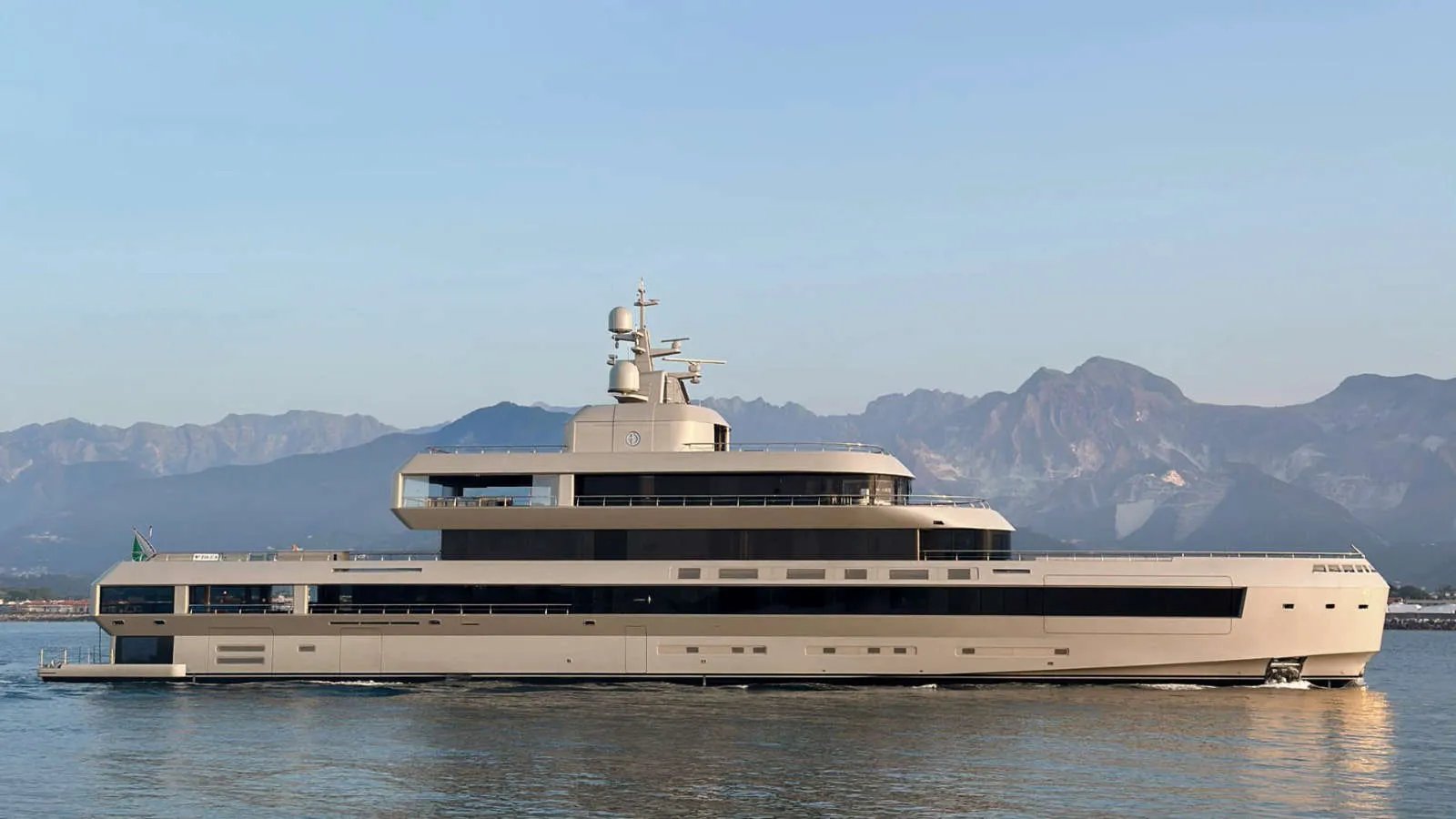 GECO yacht exterior profile