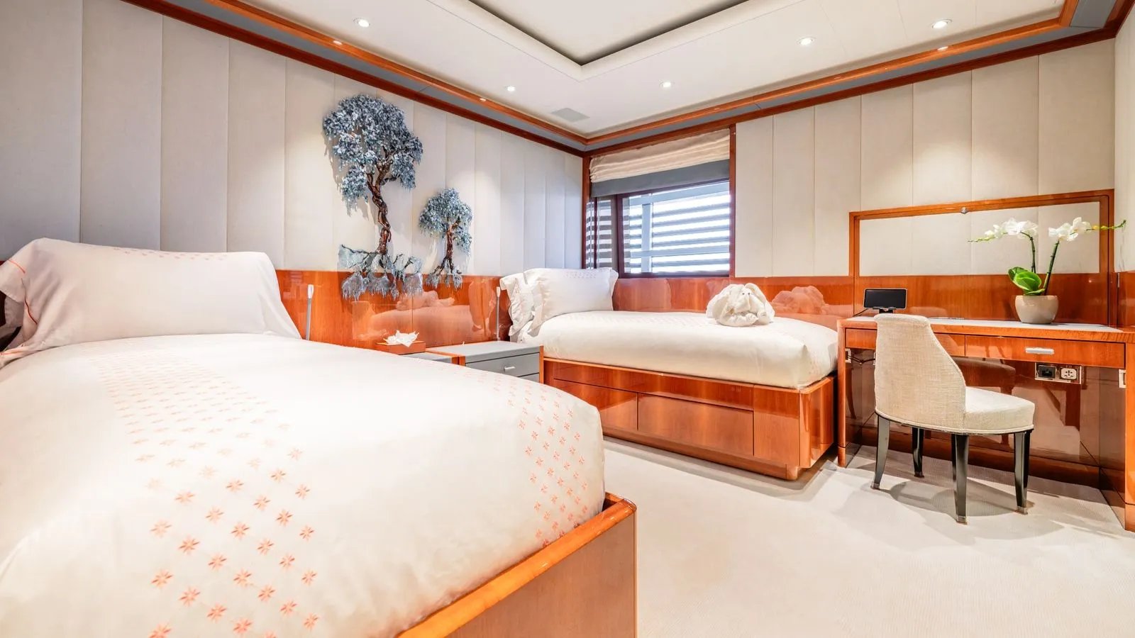 BATELLO yacht detail photo