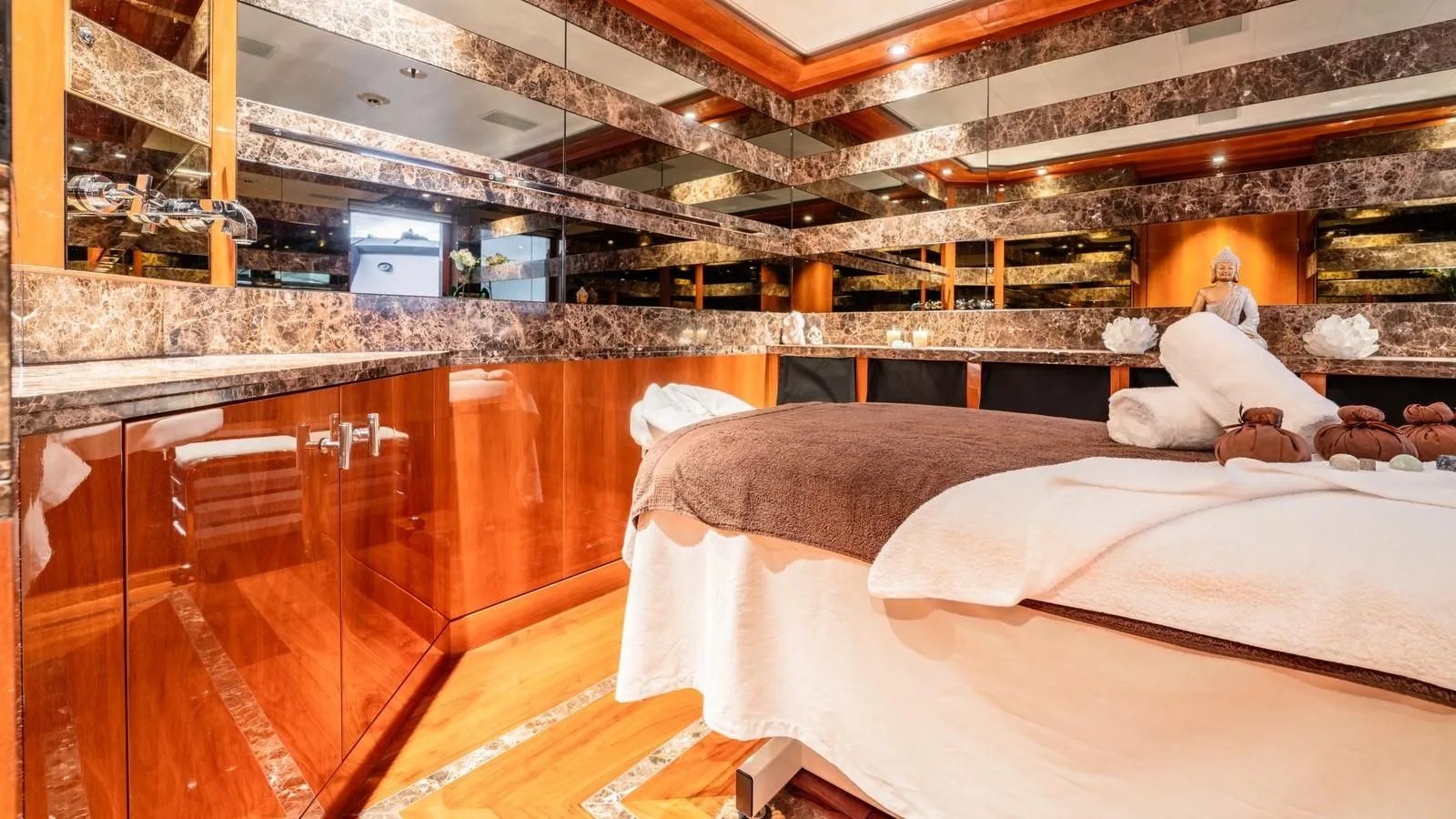 BATELLO yacht detail photo