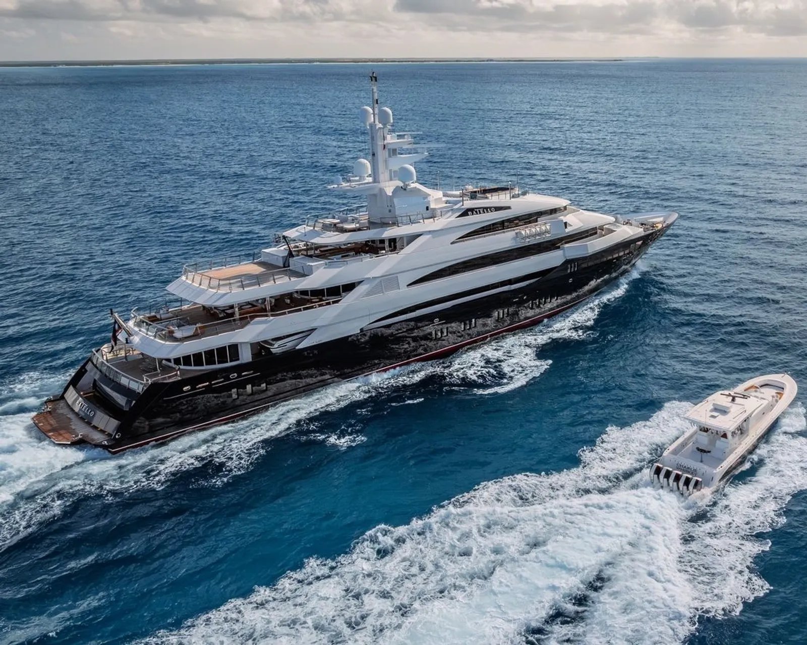 BATELLO yacht exterior profile