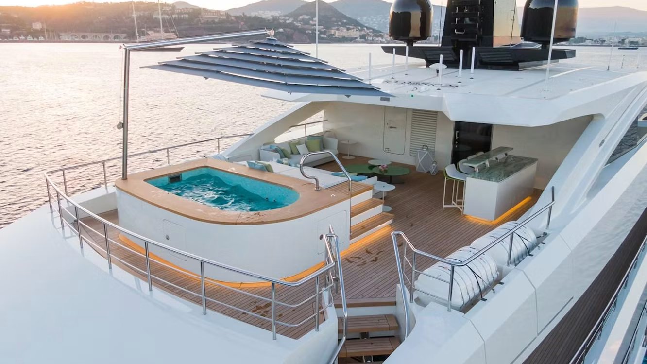 RIO yacht detail photo