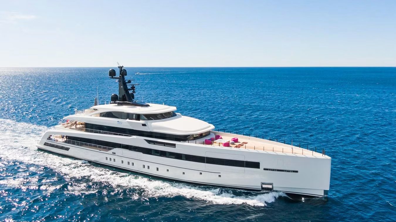 RIO yacht exterior profile