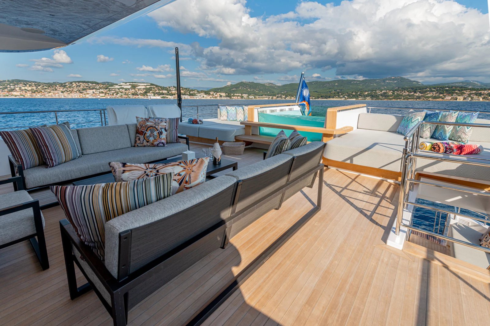 M55 yacht detail photo