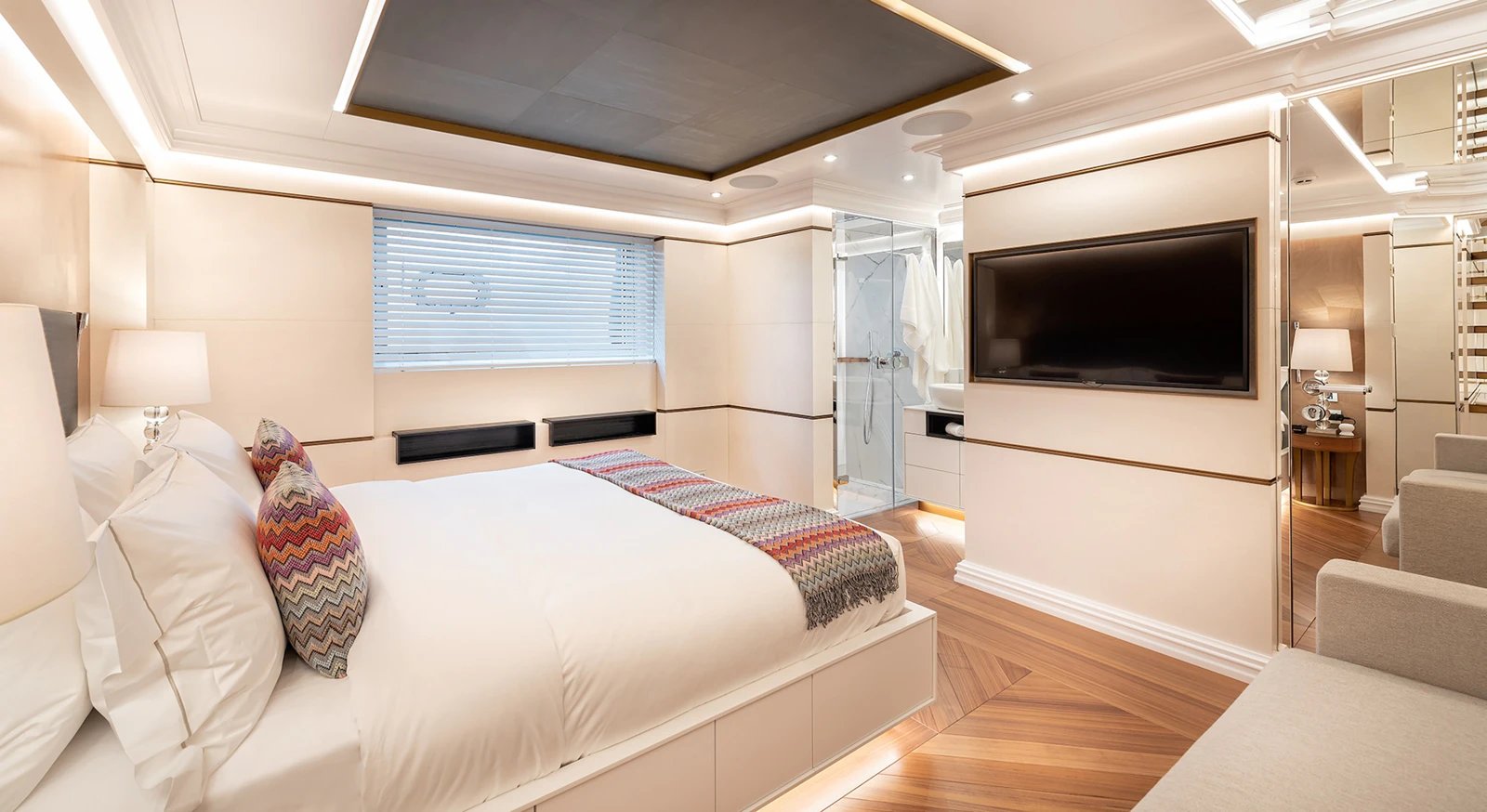 M55 yacht detail photo