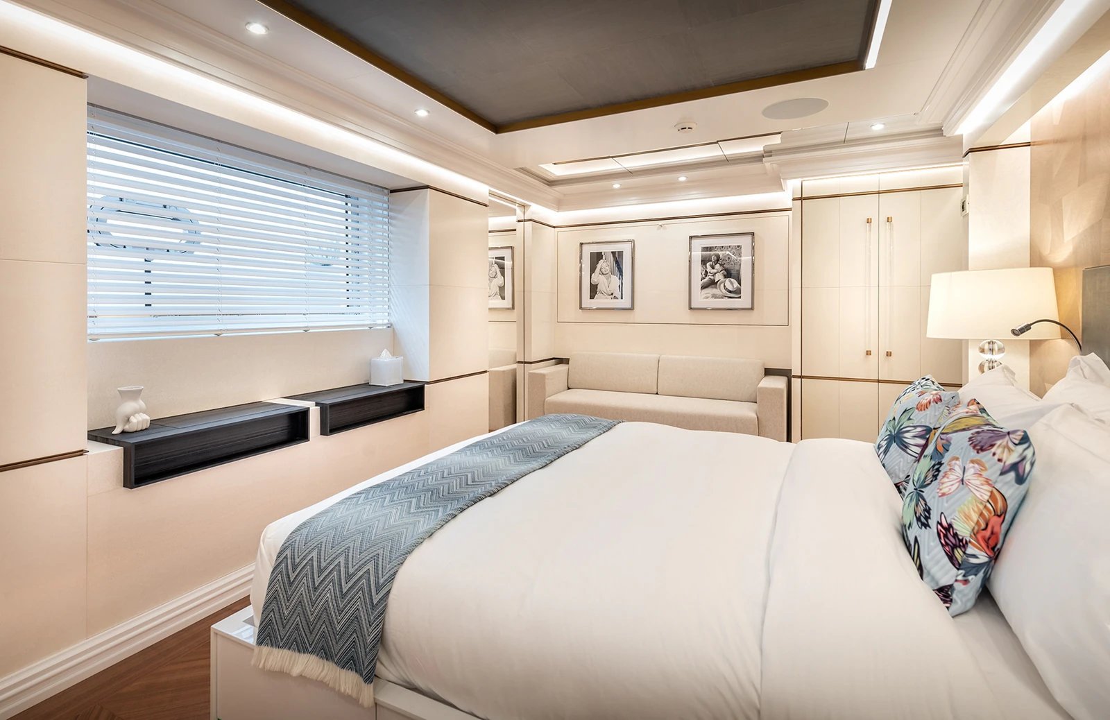 M55 yacht detail photo