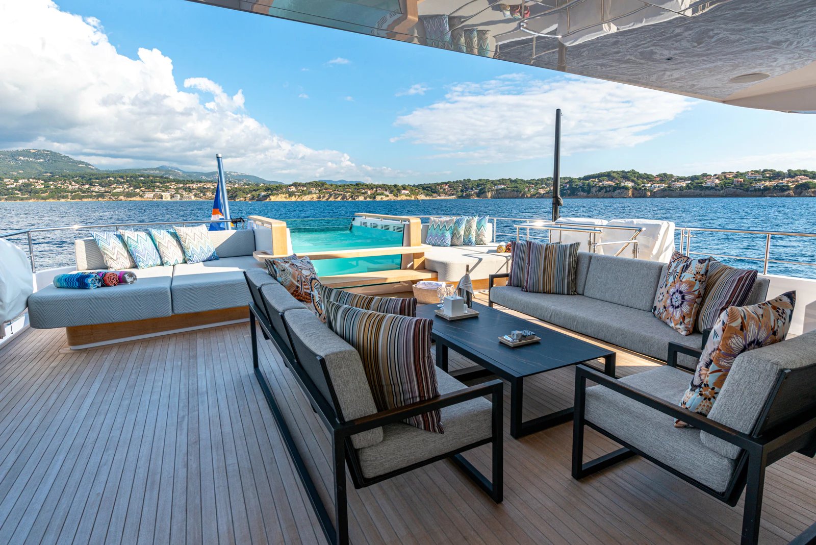 M55 yacht detail photo