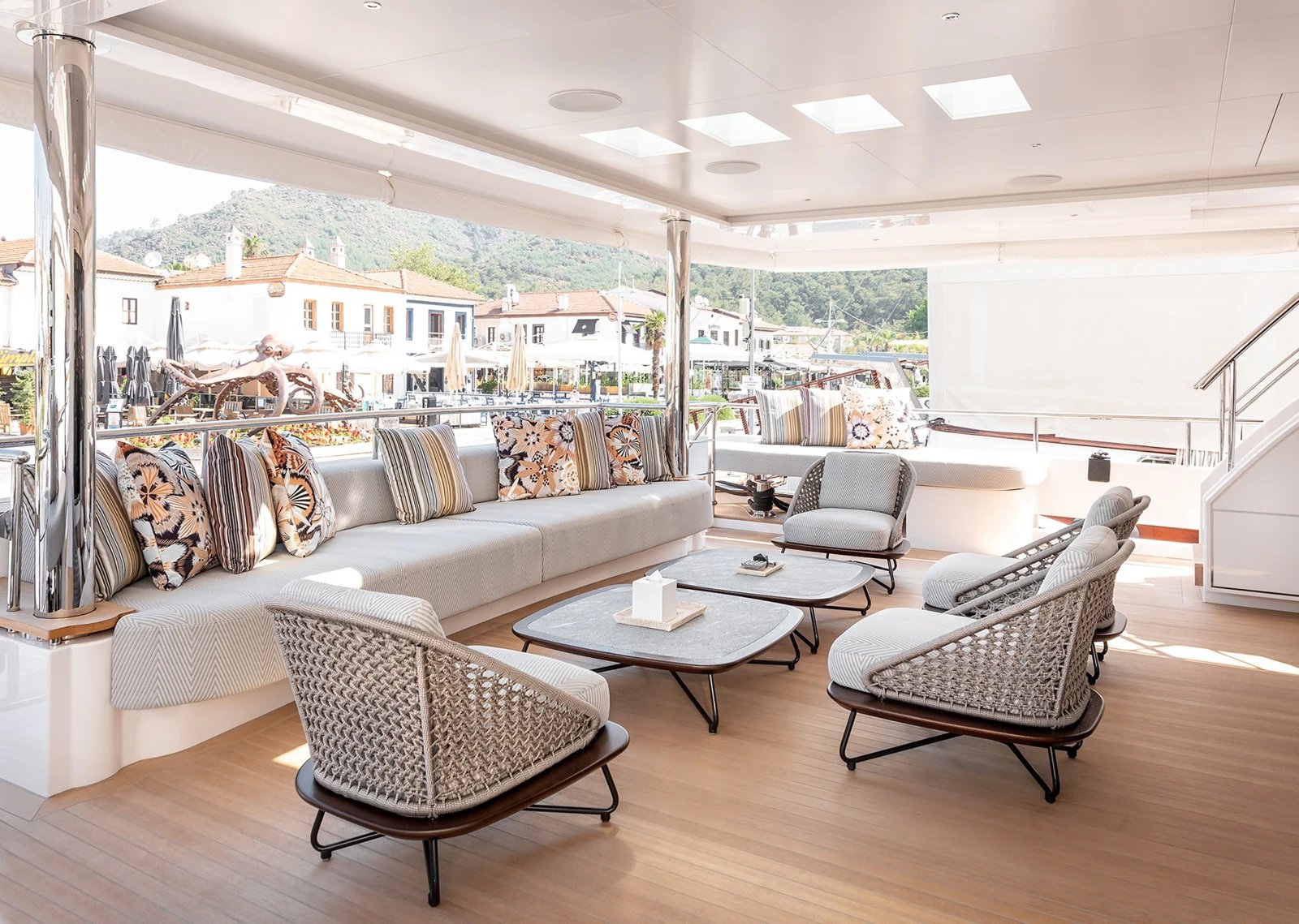 M55 yacht detail photo