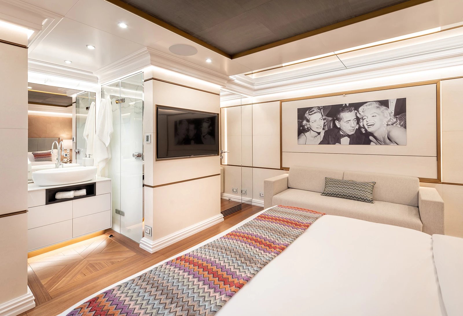 M55 yacht detail photo
