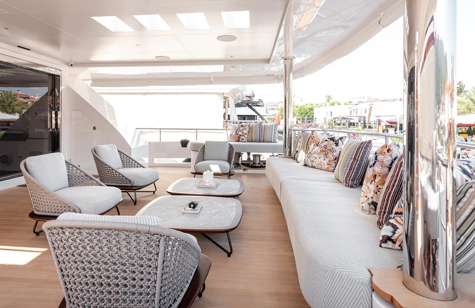 M55 yacht detail photo