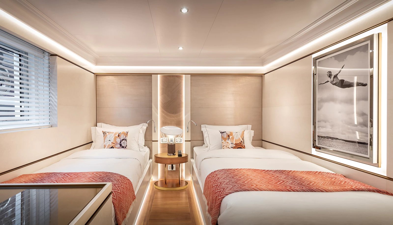 M55 yacht detail photo