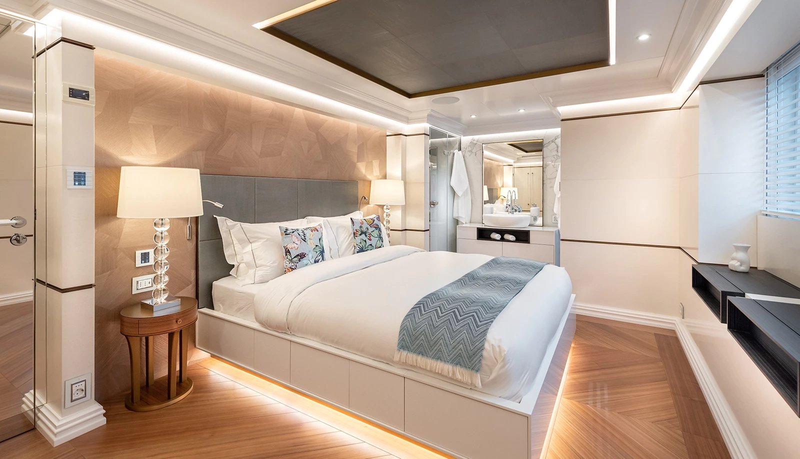 M55 yacht detail photo