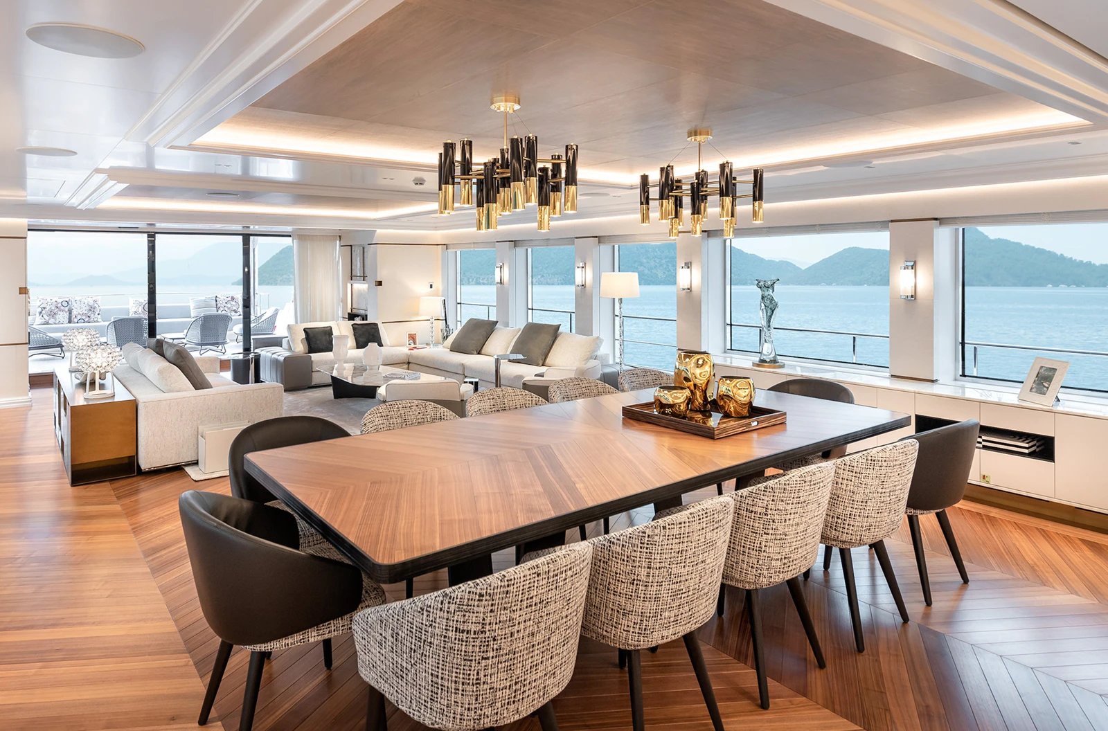 M55 yacht detail photo