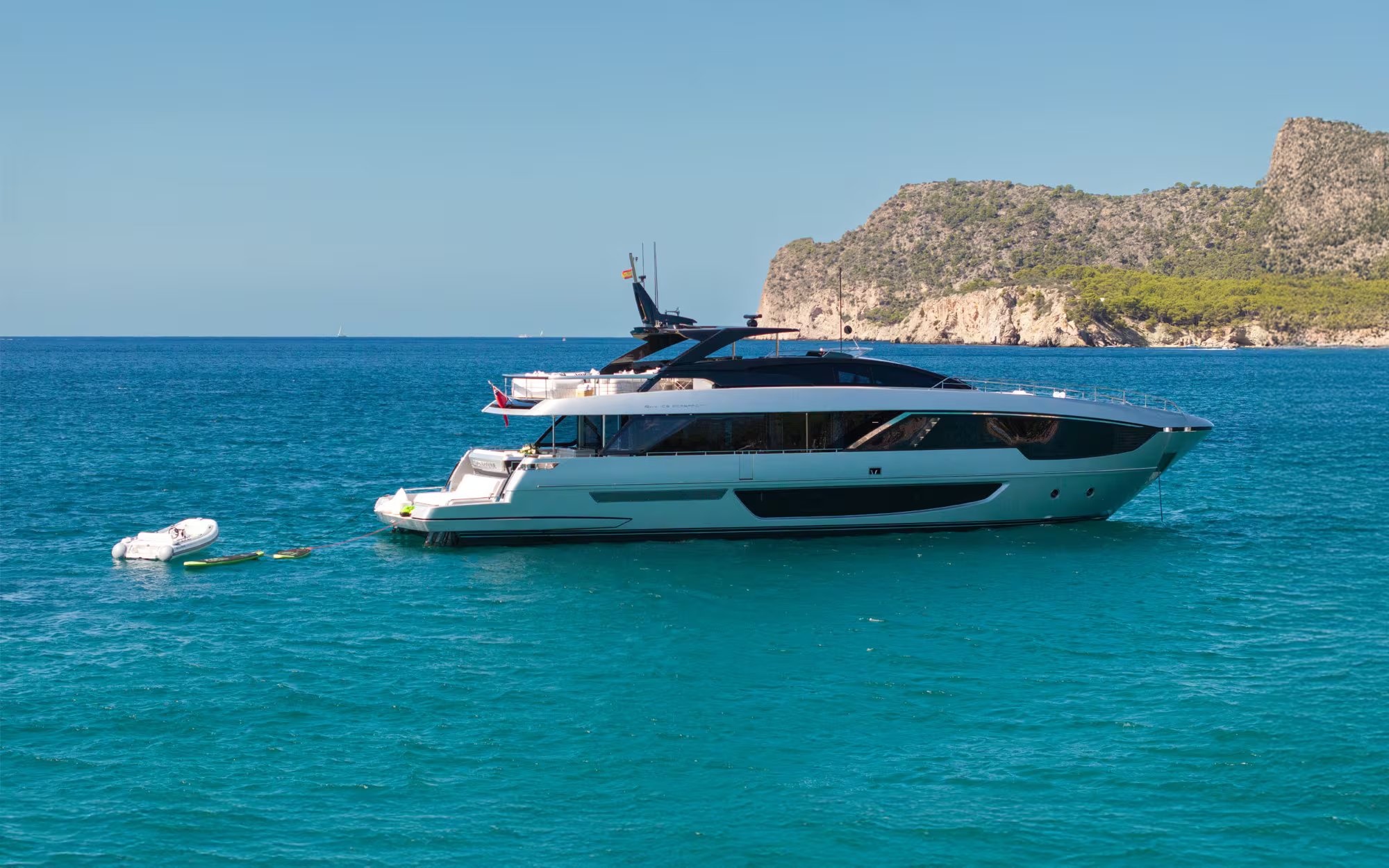 LEMON NOT LIME yacht exterior profile