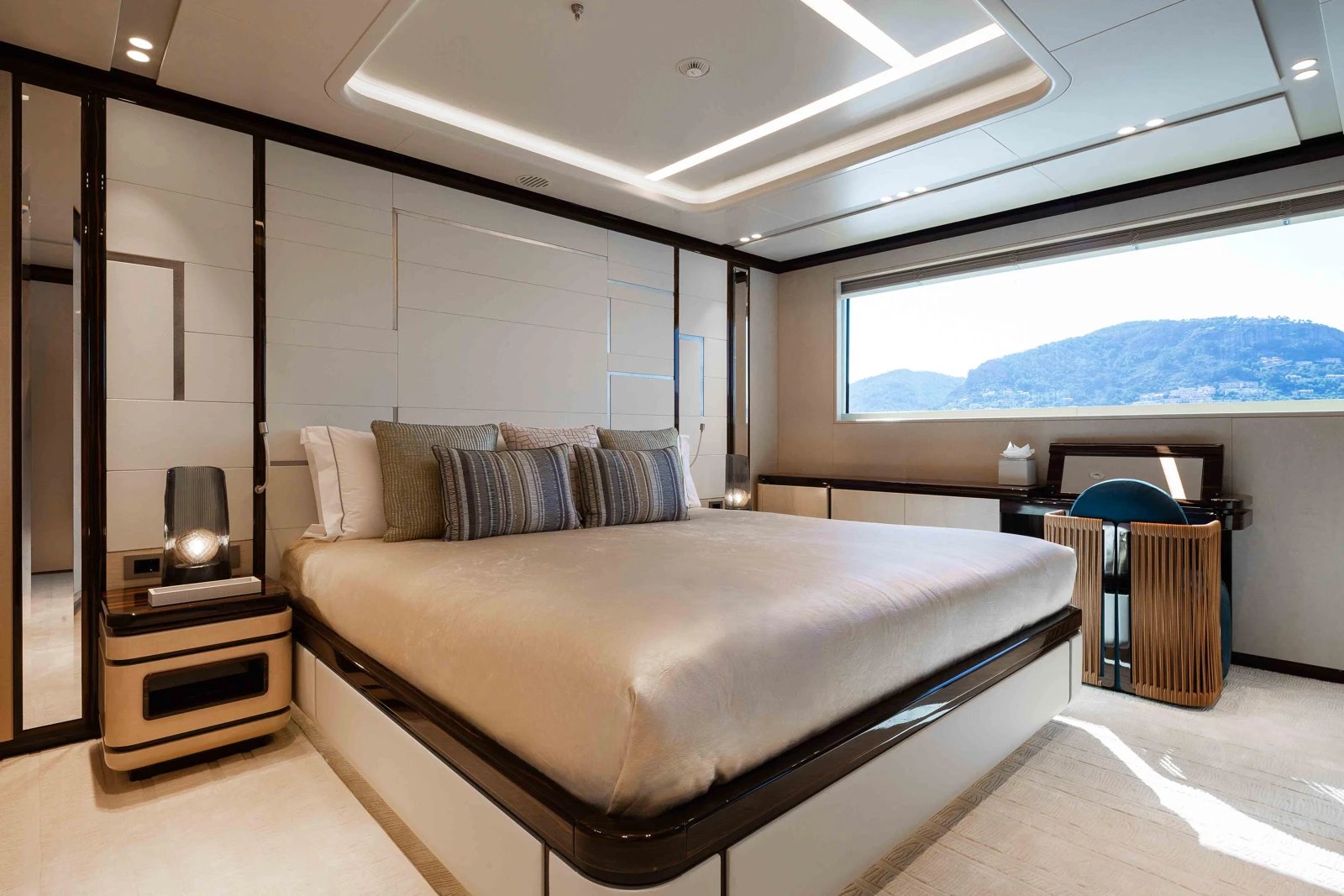 LADY A yacht detail photo