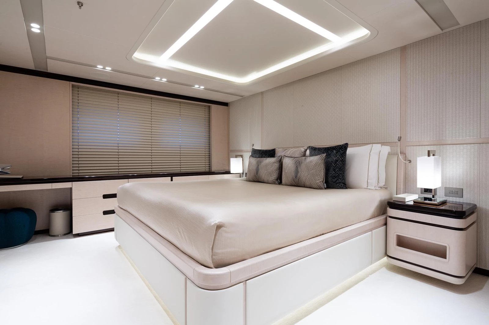 LADY A yacht detail photo