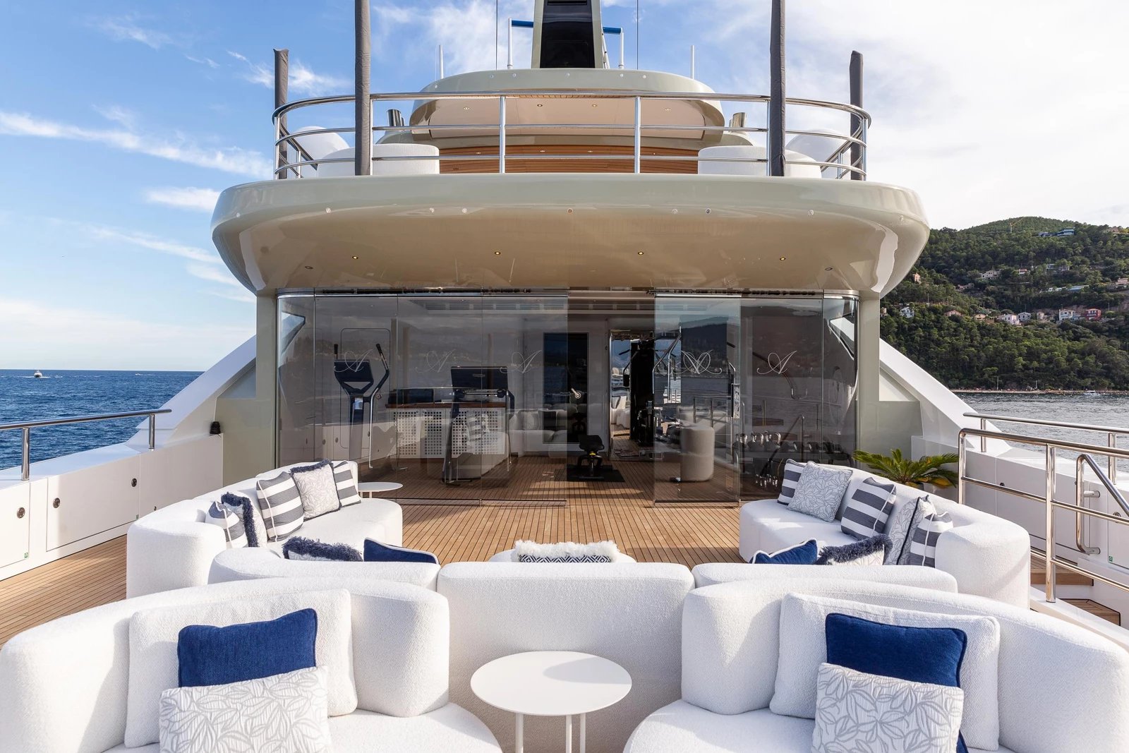 LADY A yacht detail photo