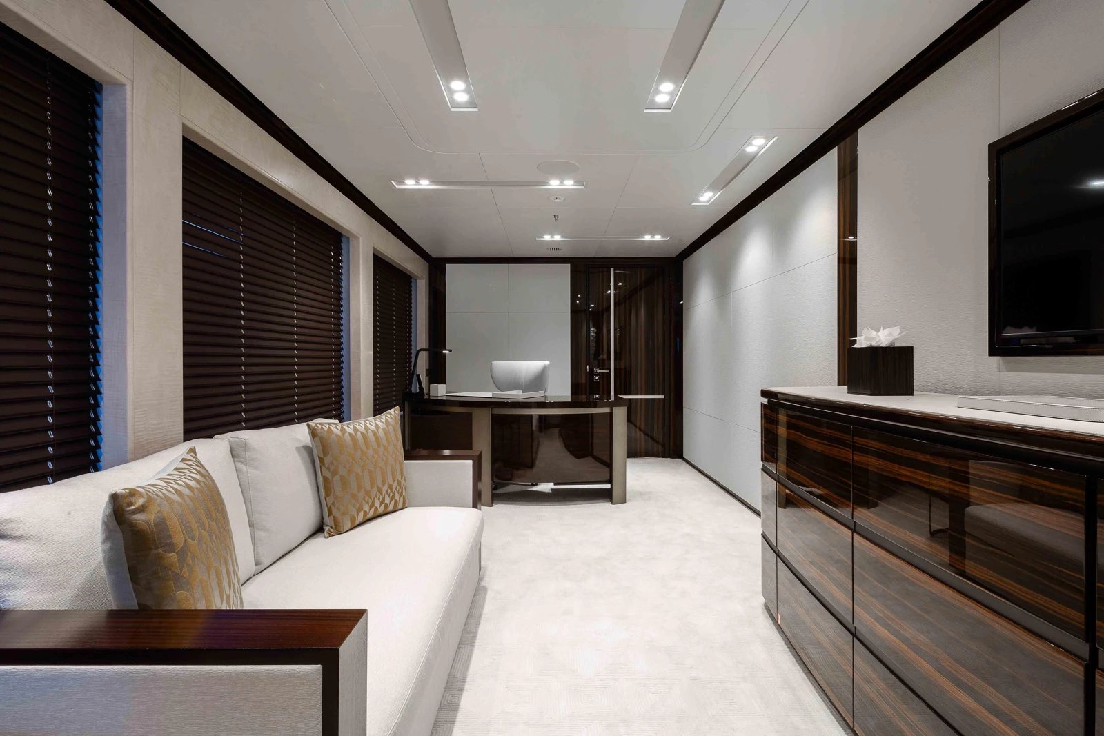 LADY A yacht detail photo