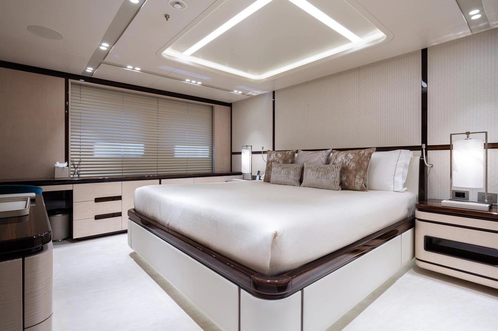 LADY A yacht detail photo