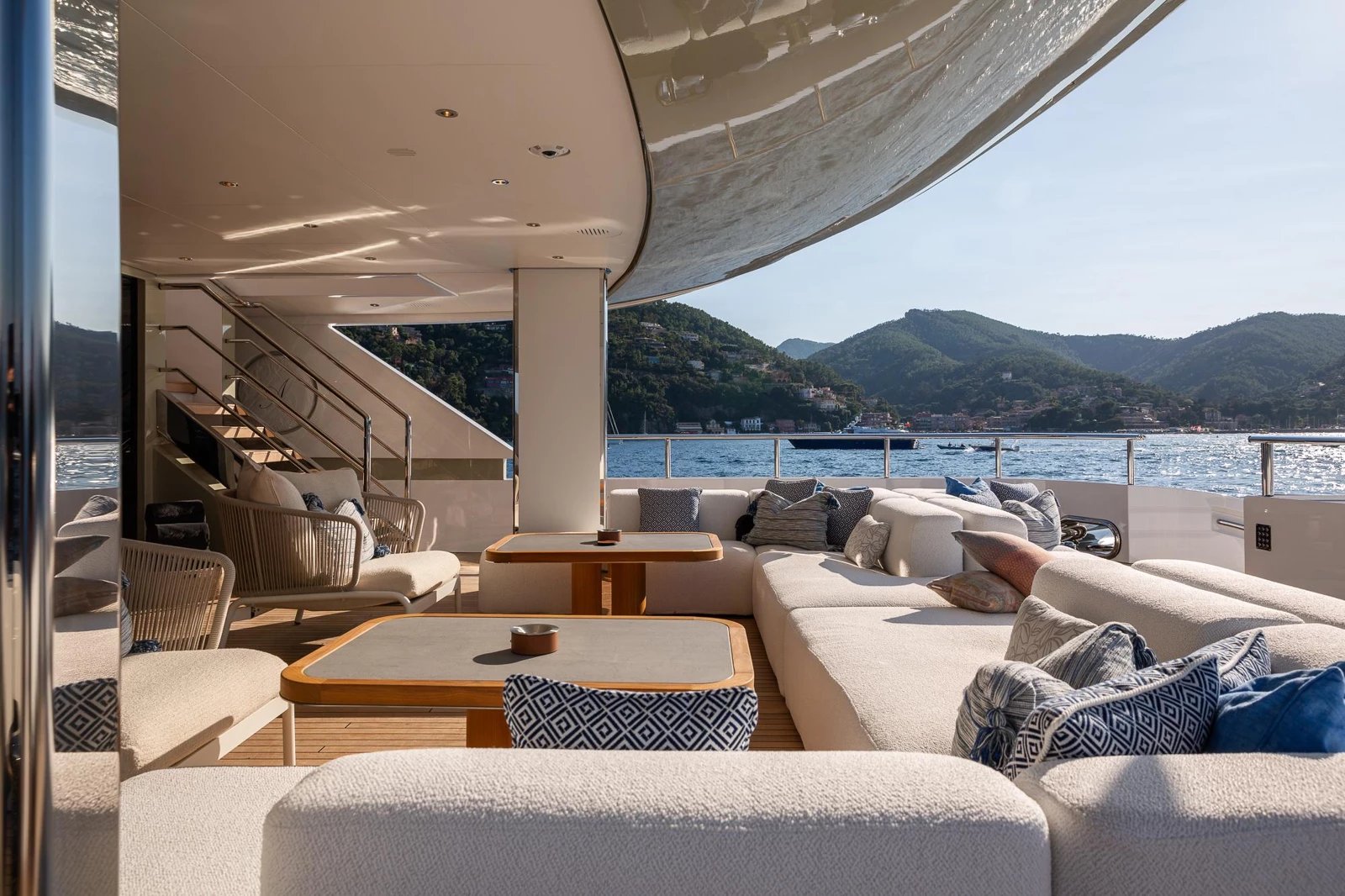 LADY A yacht detail photo
