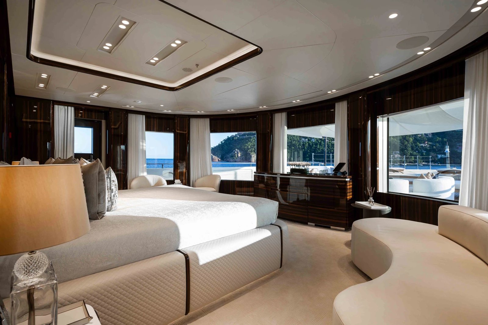 LADY A yacht detail photo