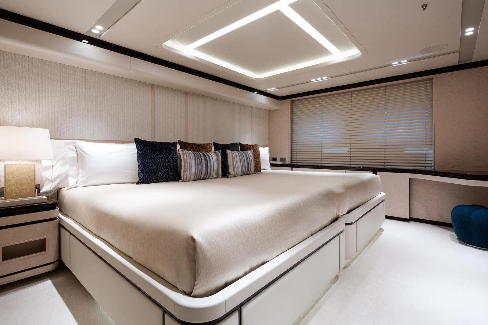 LADY A yacht detail photo