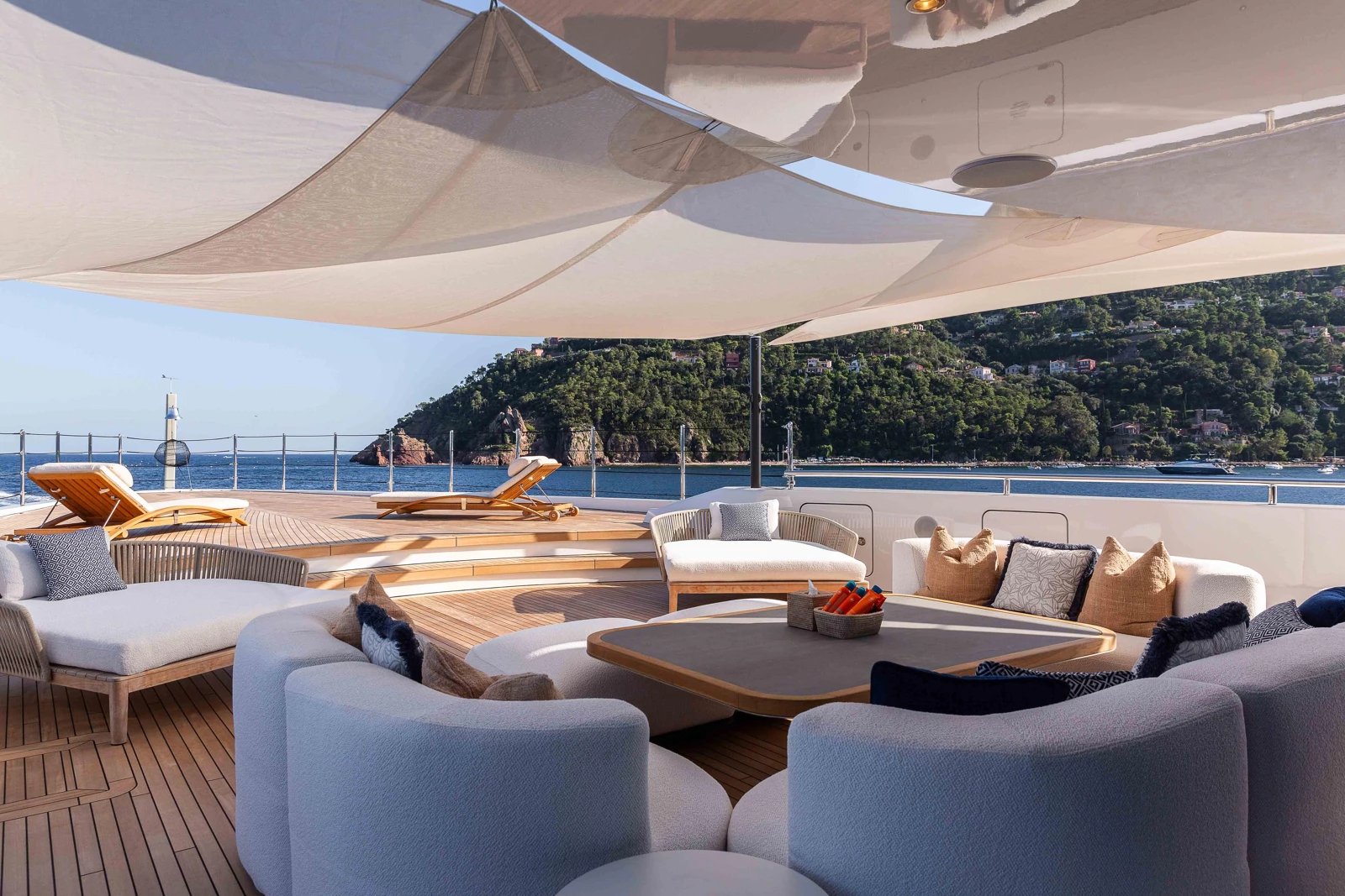 LADY A yacht detail photo