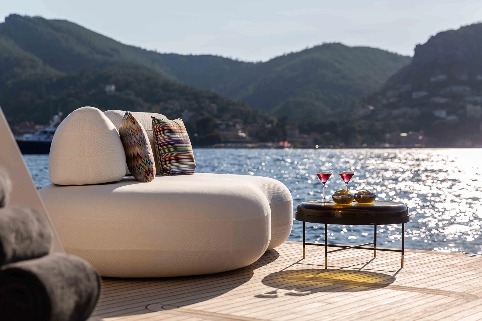 LADY A yacht detail photo