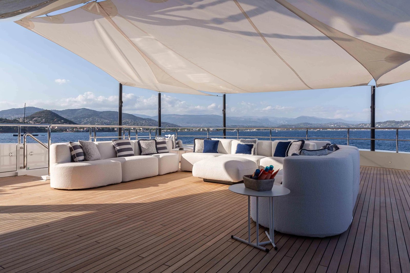 LADY A yacht detail photo