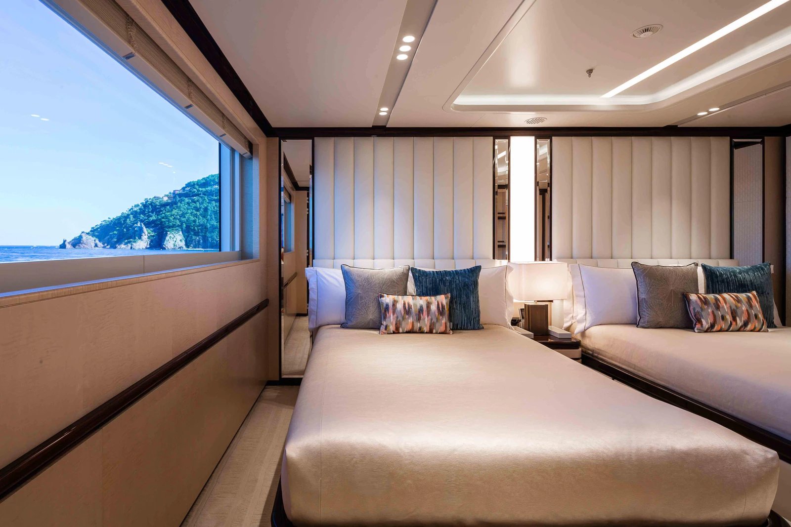 LADY A yacht detail photo