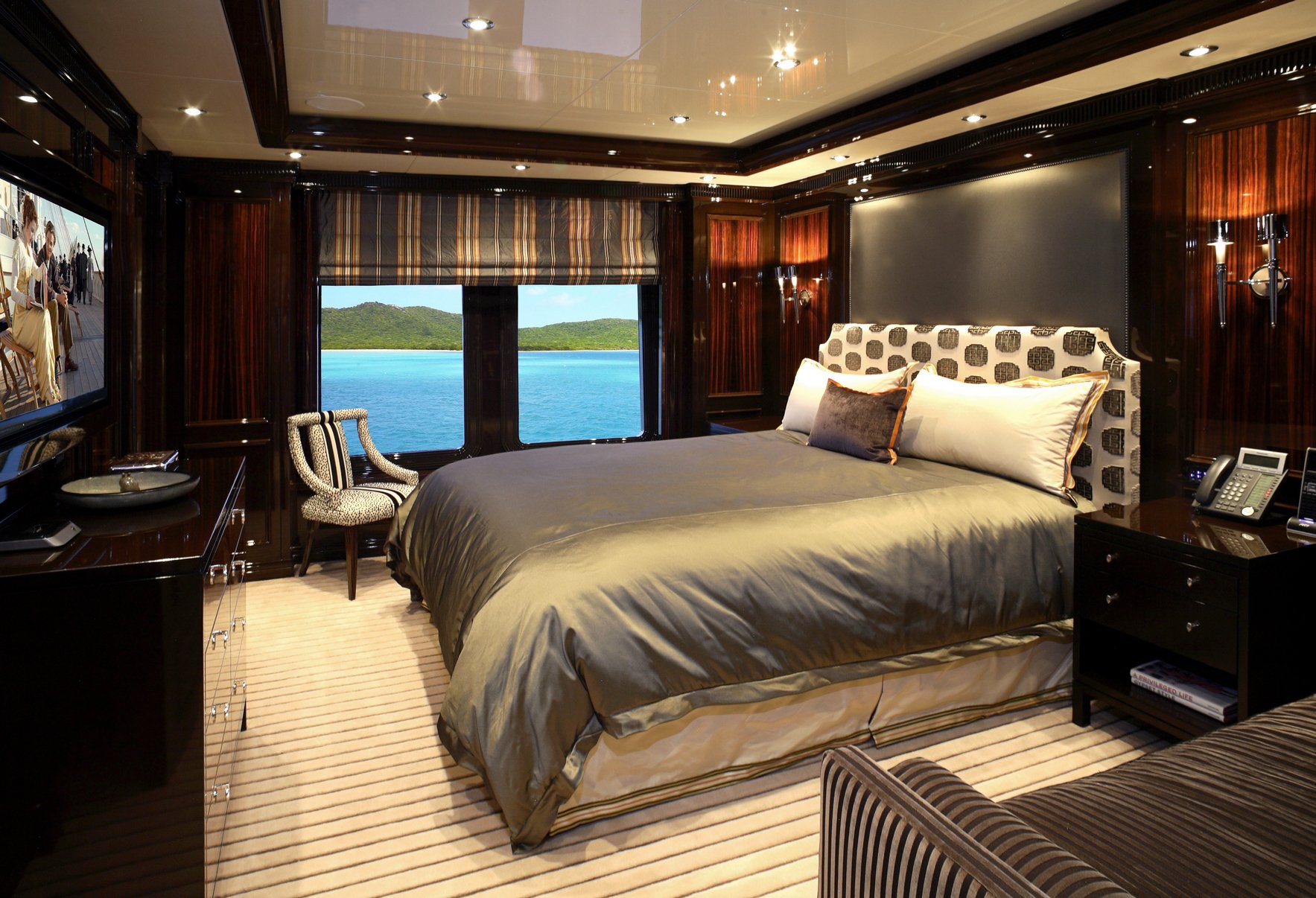 INVICTUS yacht detail photo