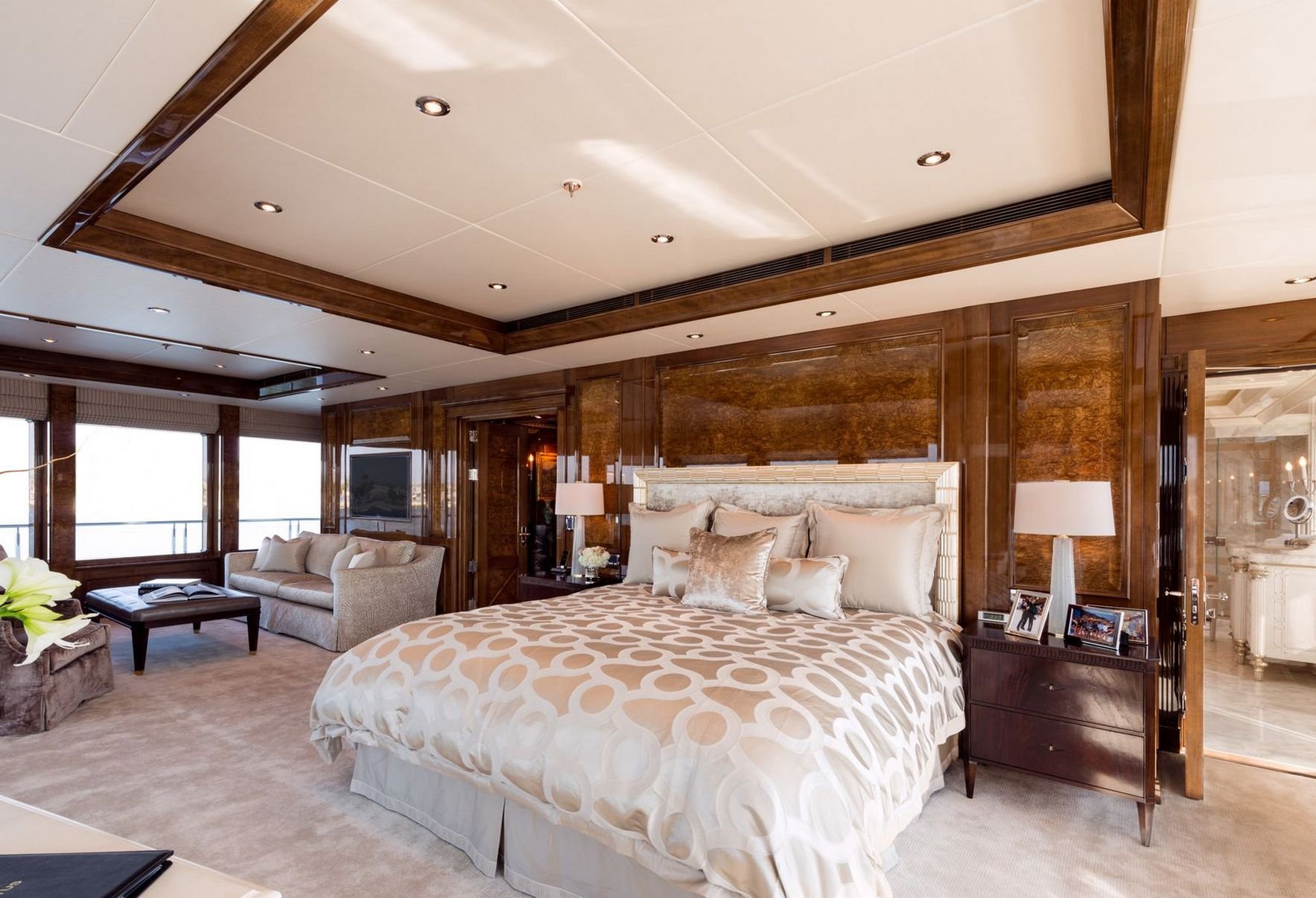 INVICTUS yacht detail photo